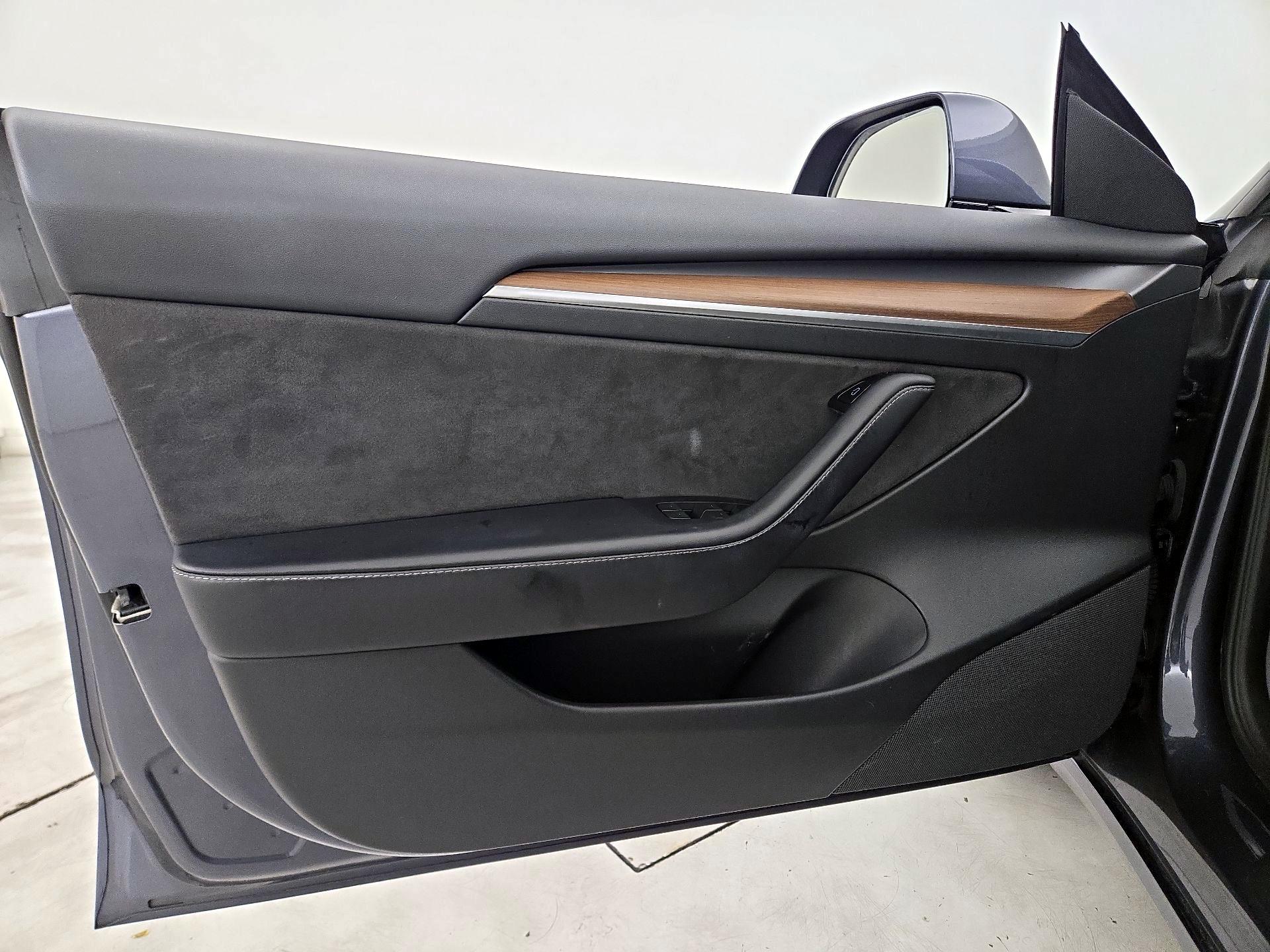 Thumbnail: 2023 Tesla Model 3 - 12