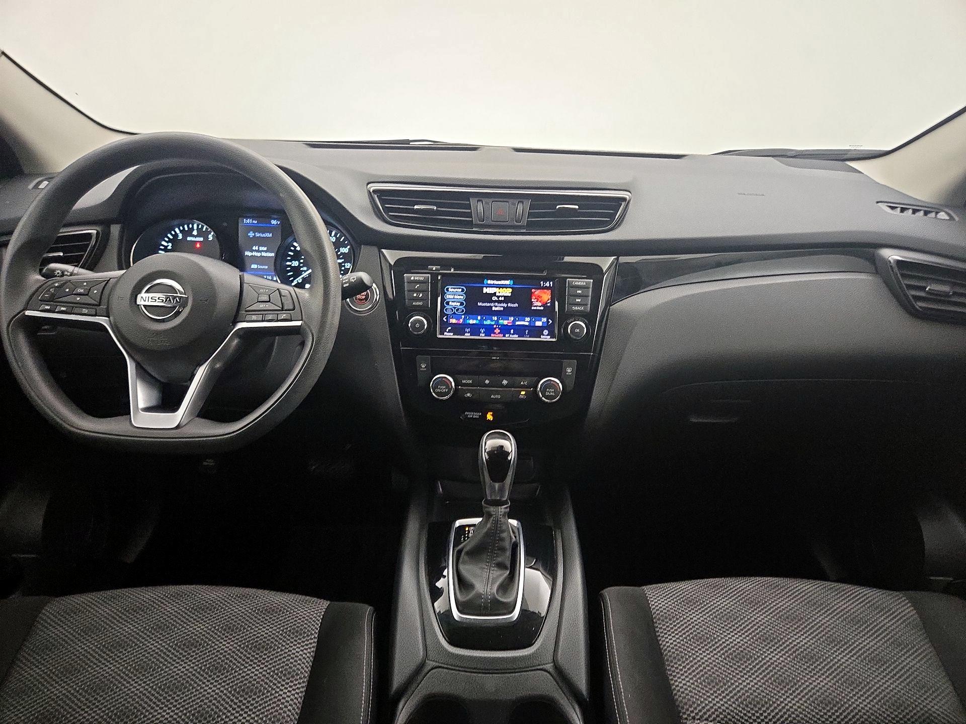 Thumbnail: 2020 Nissan Rogue Sport - 9