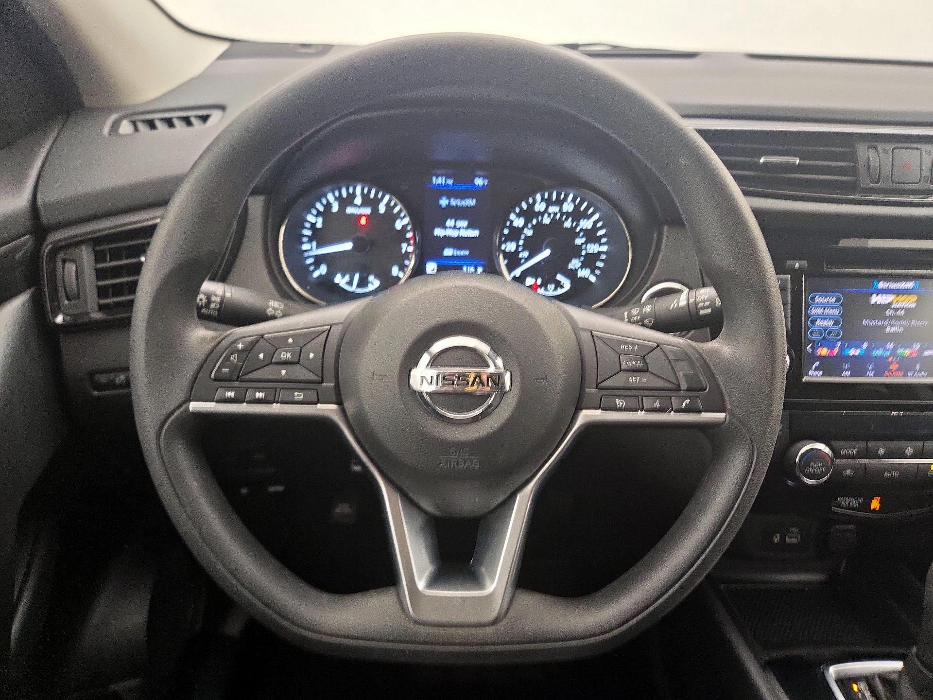 Thumbnail: 2020 Nissan Rogue Sport - 10