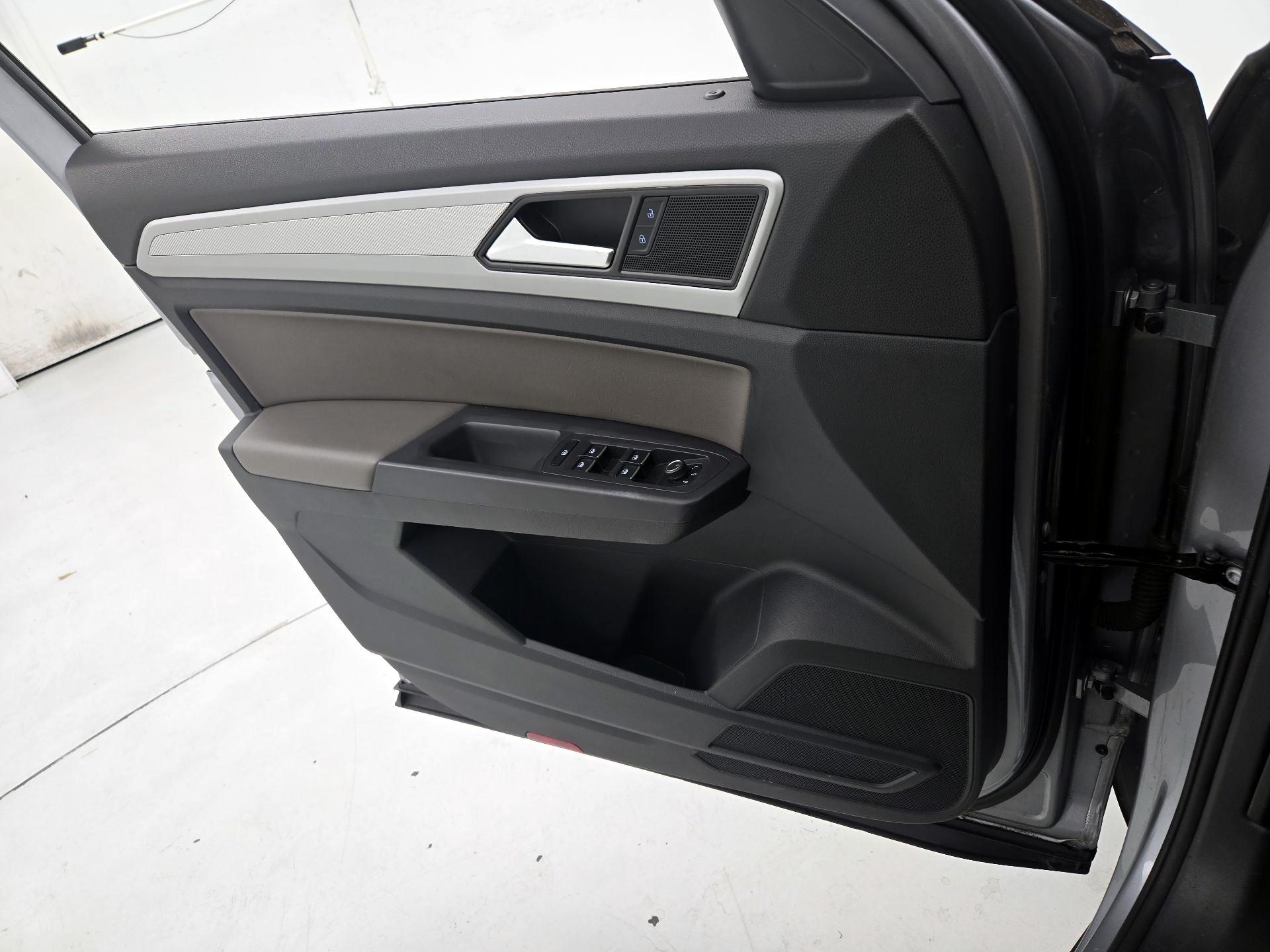 Thumbnail: 2021 Volkswagen Atlas - 12