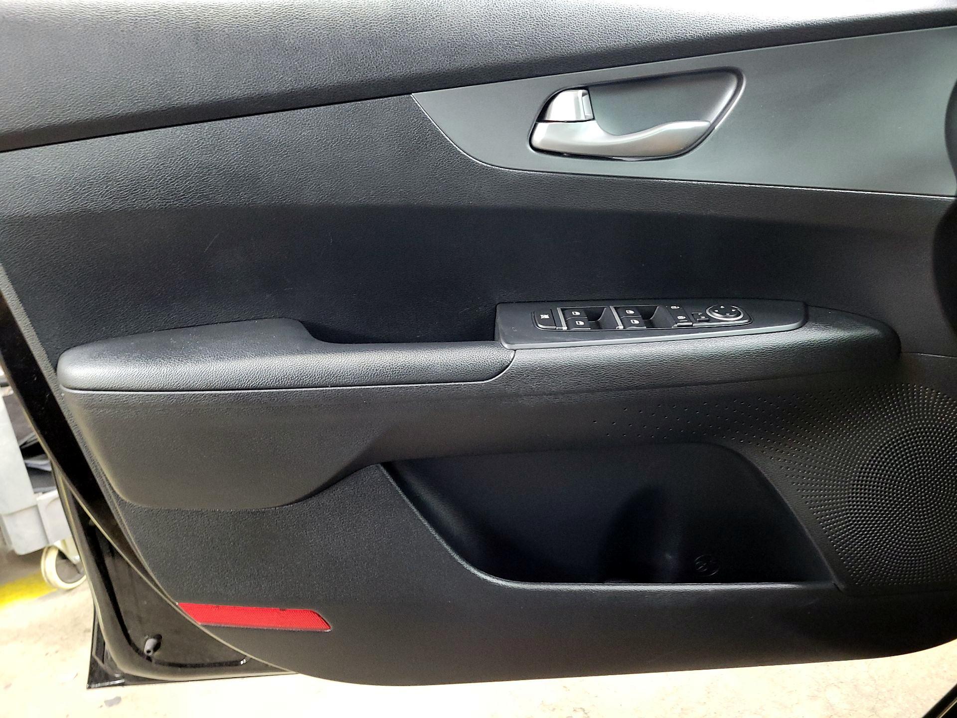 Thumbnail: 2020 Kia Forte - 12