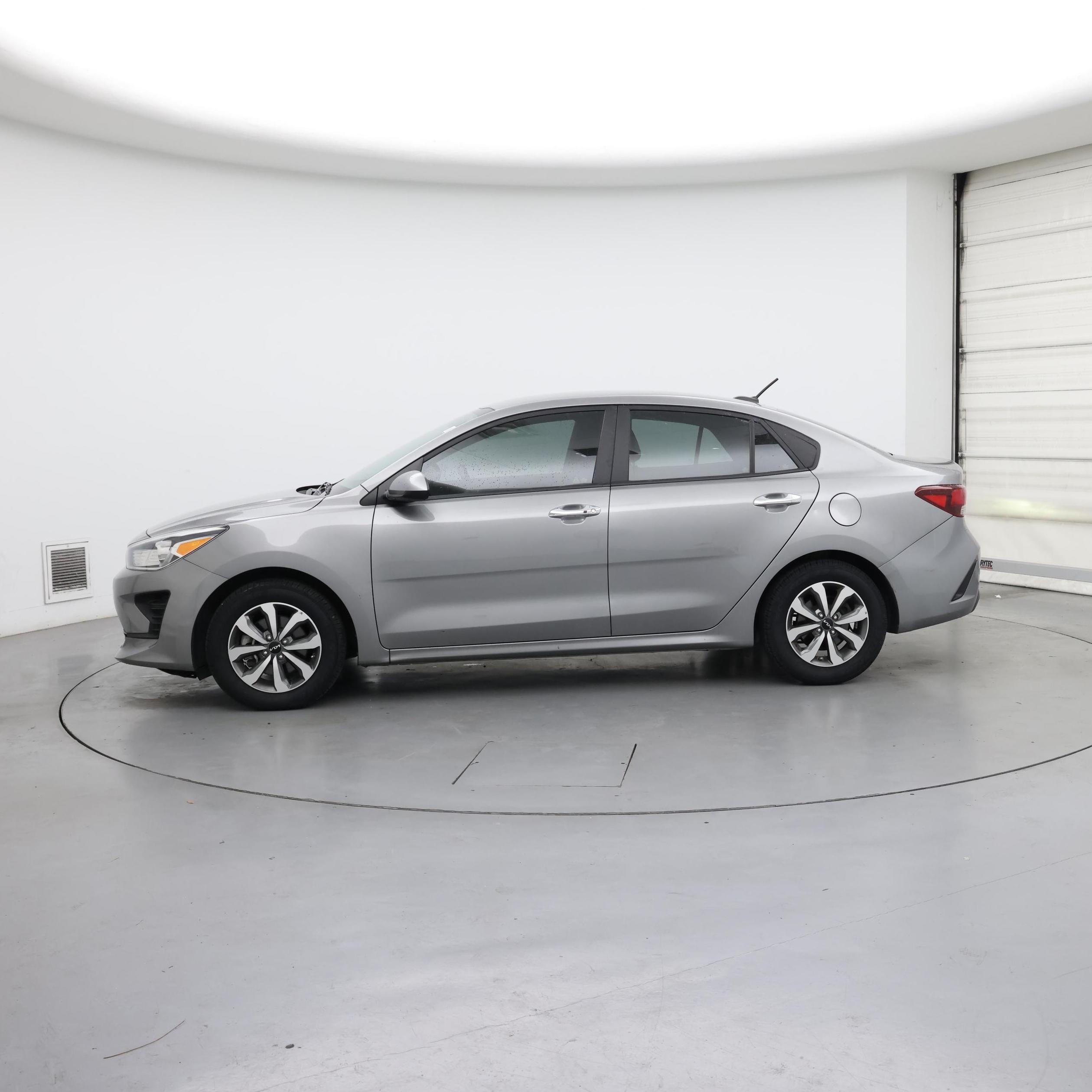 Thumbnail: 2022 Kia Rio - 3