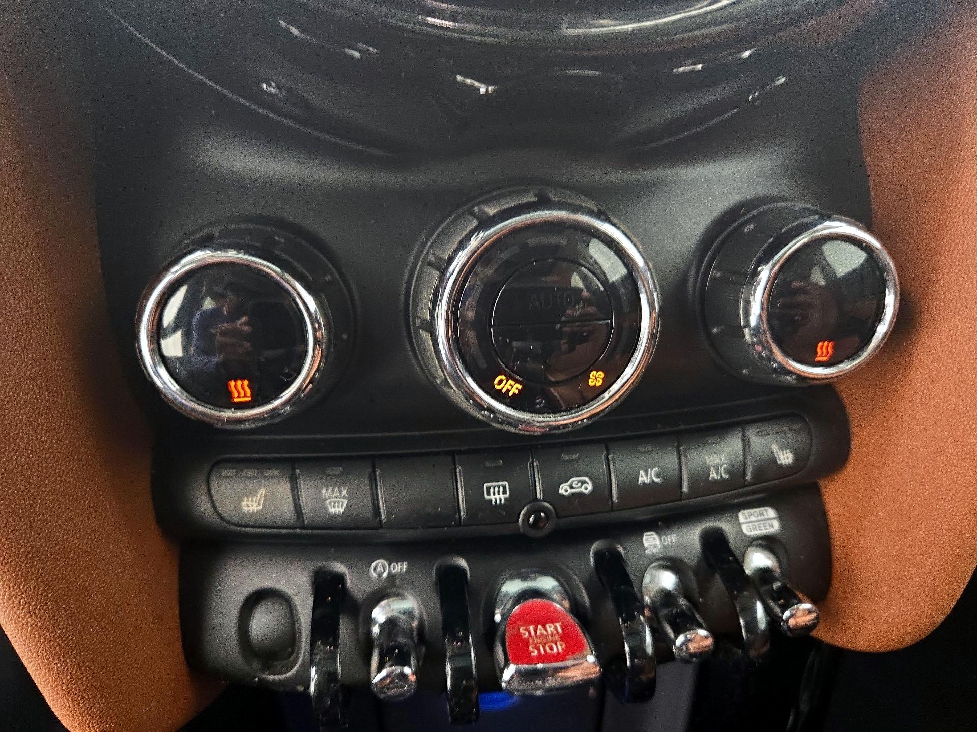 Thumbnail: 2020 MINI Cooper Hardtop - 17