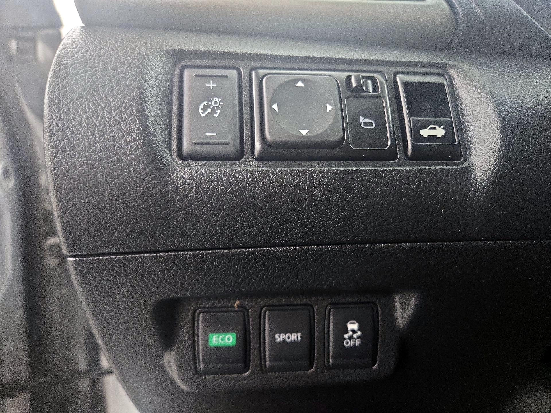 Thumbnail: 2015 Nissan Sentra - 13