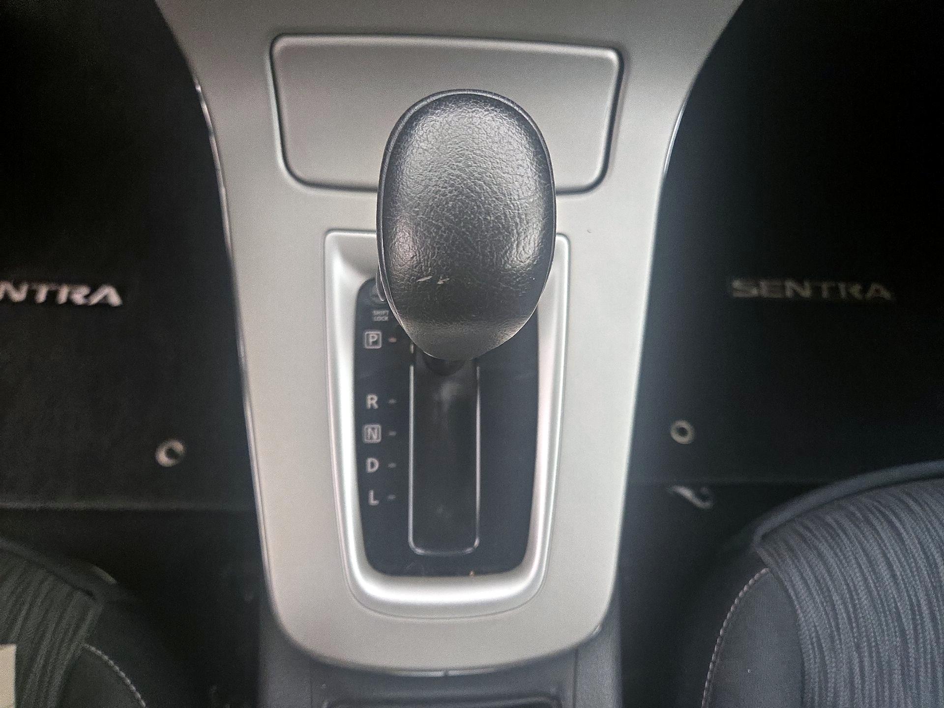 Thumbnail: 2015 Nissan Sentra - 17