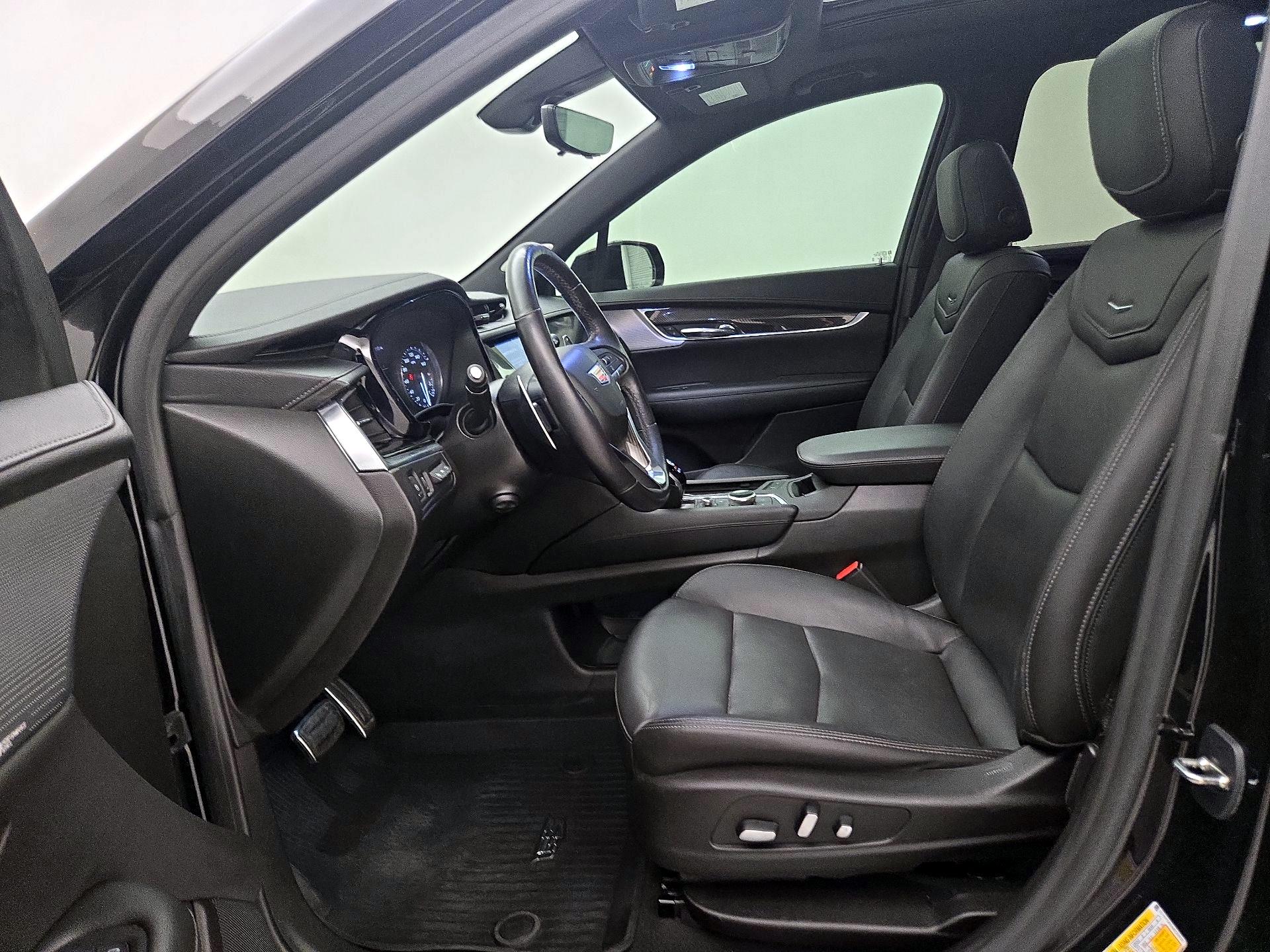 Thumbnail: 2021 Cadillac XT6 - 11