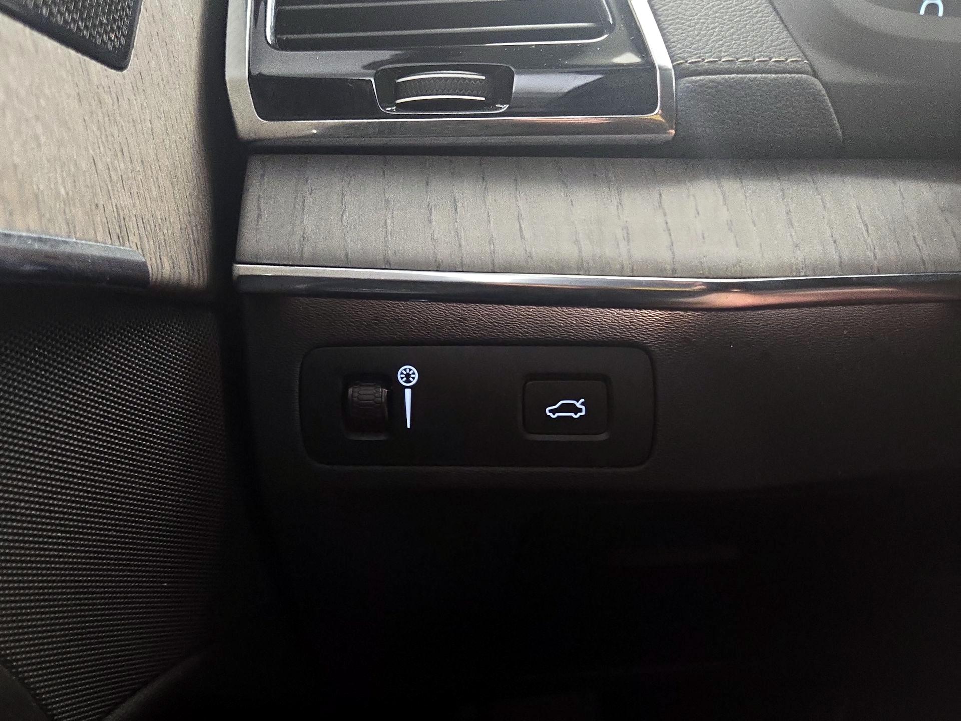 Thumbnail: 2022 Volvo XC90 - 13