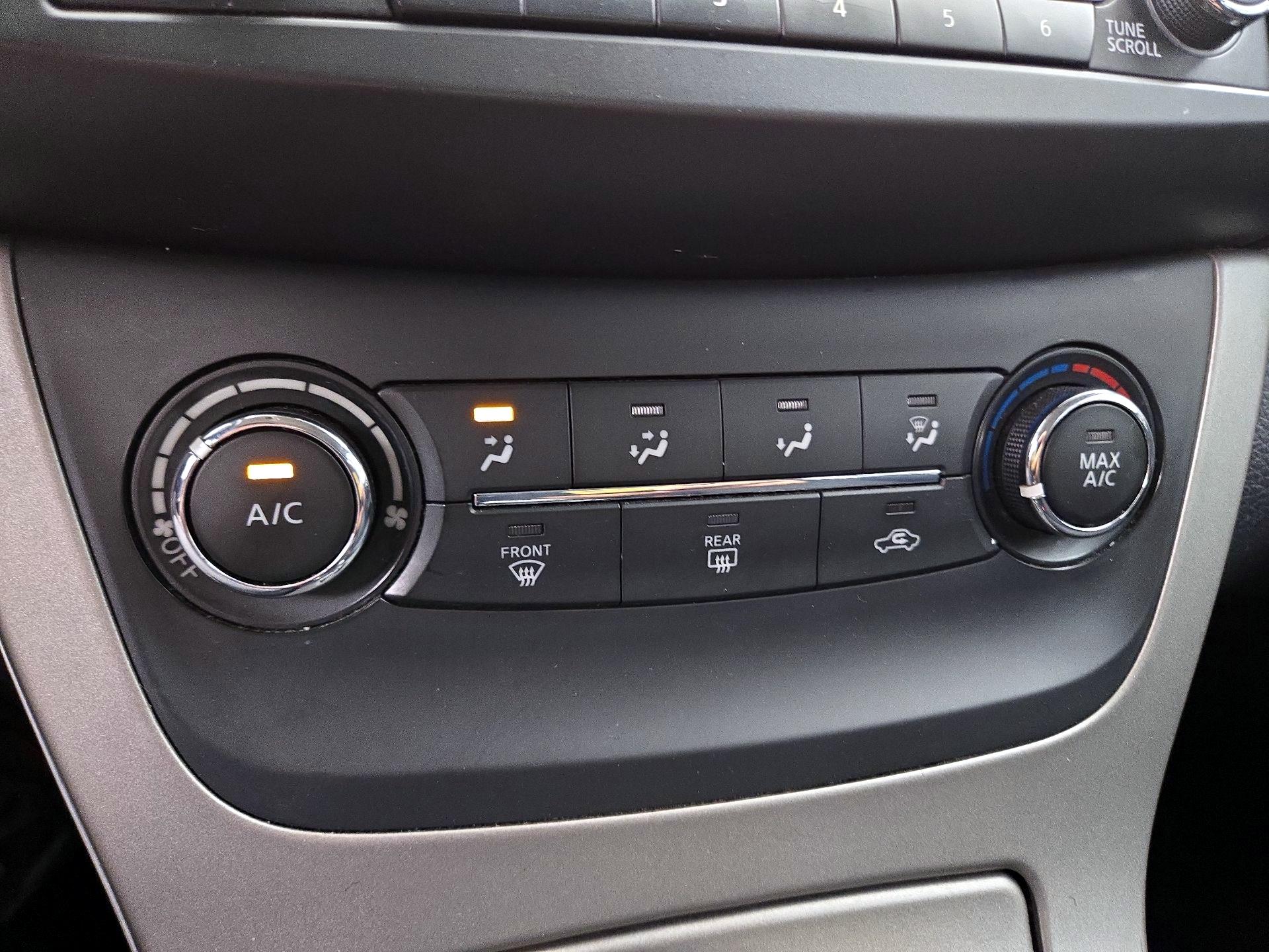 Thumbnail: 2015 Nissan Sentra - 16