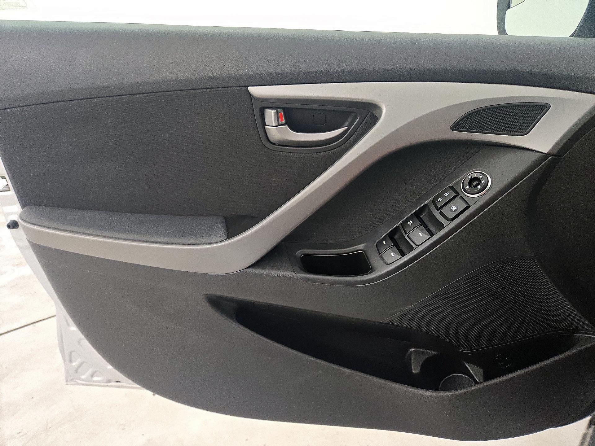 Thumbnail: 2015 Hyundai Elantra - 12
