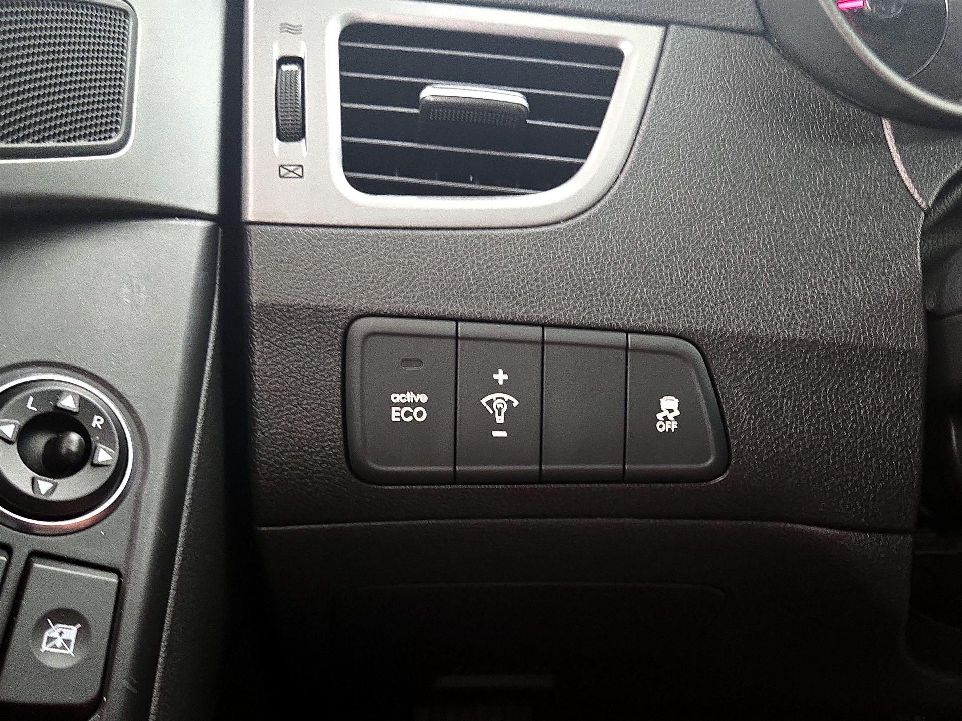 Thumbnail: 2015 Hyundai Elantra - 13