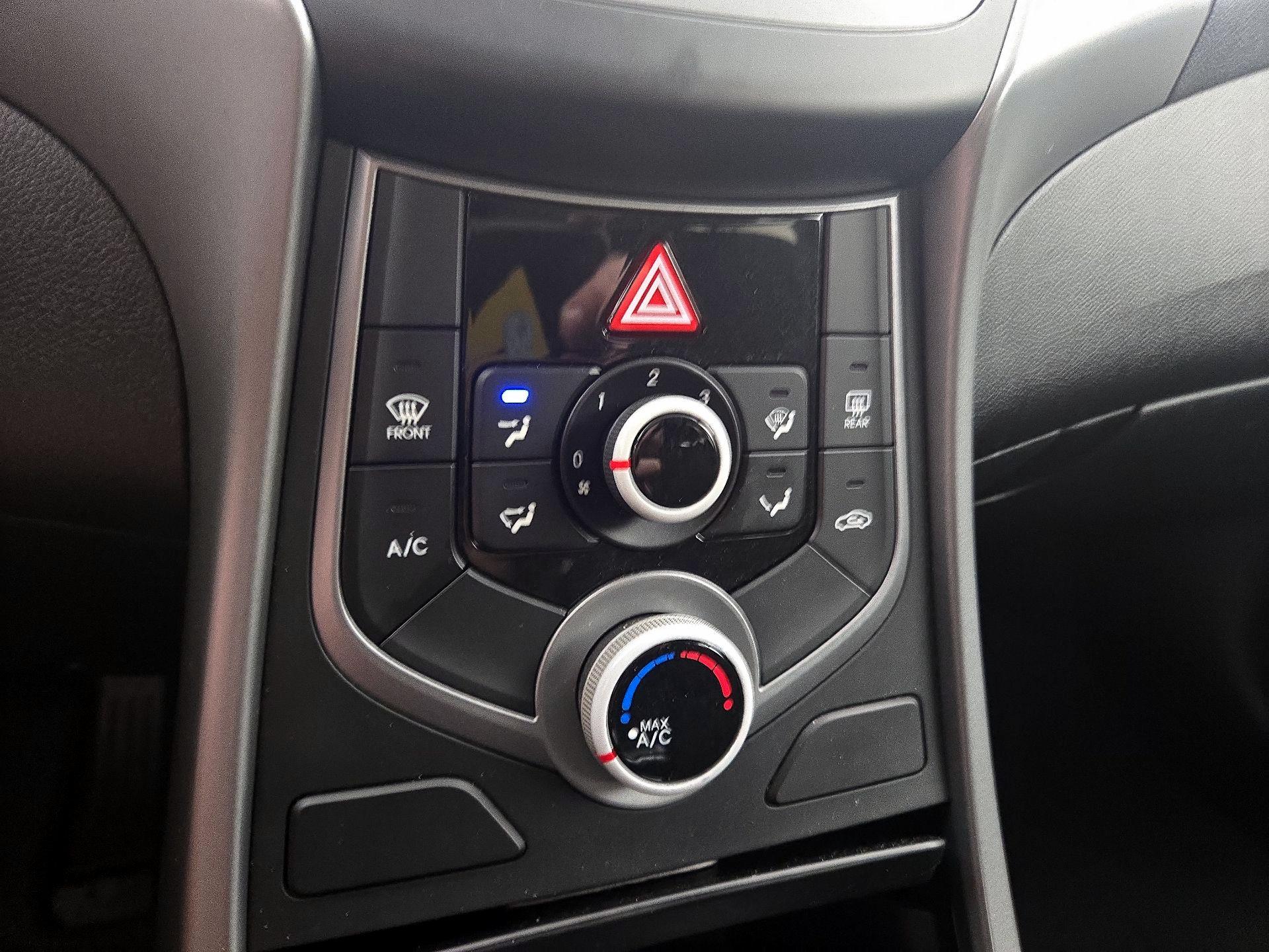 Thumbnail: 2015 Hyundai Elantra - 16