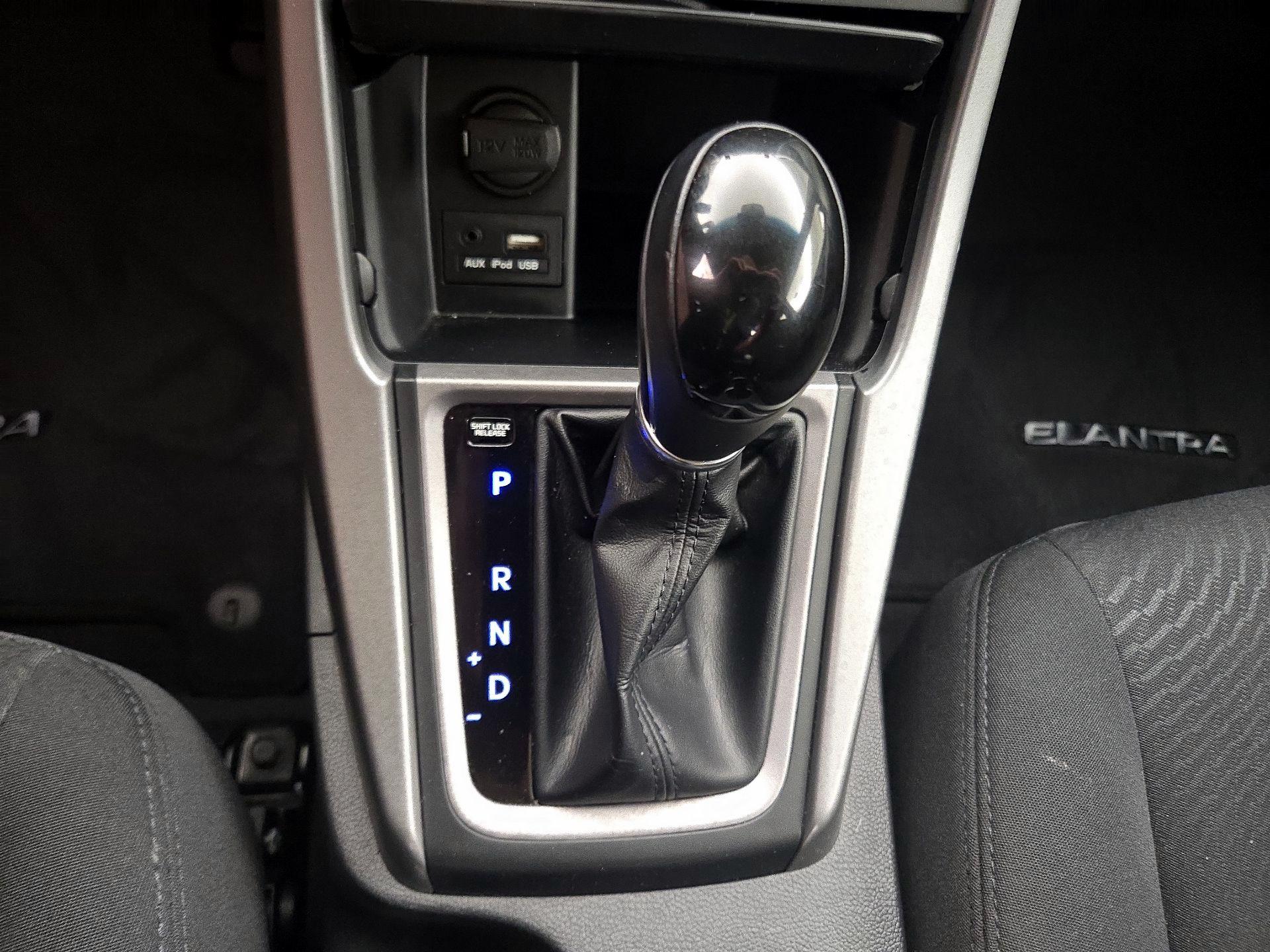 Thumbnail: 2015 Hyundai Elantra - 17