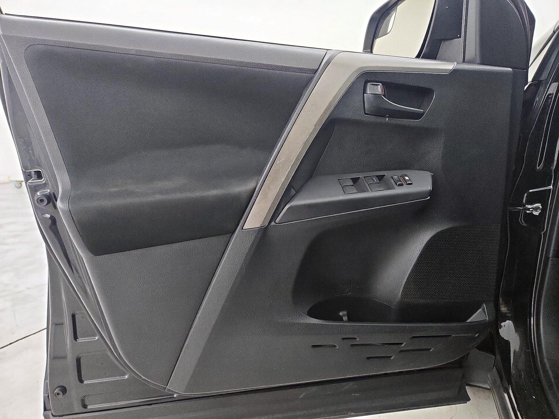 Thumbnail: 2016 Toyota RAV4 - 12