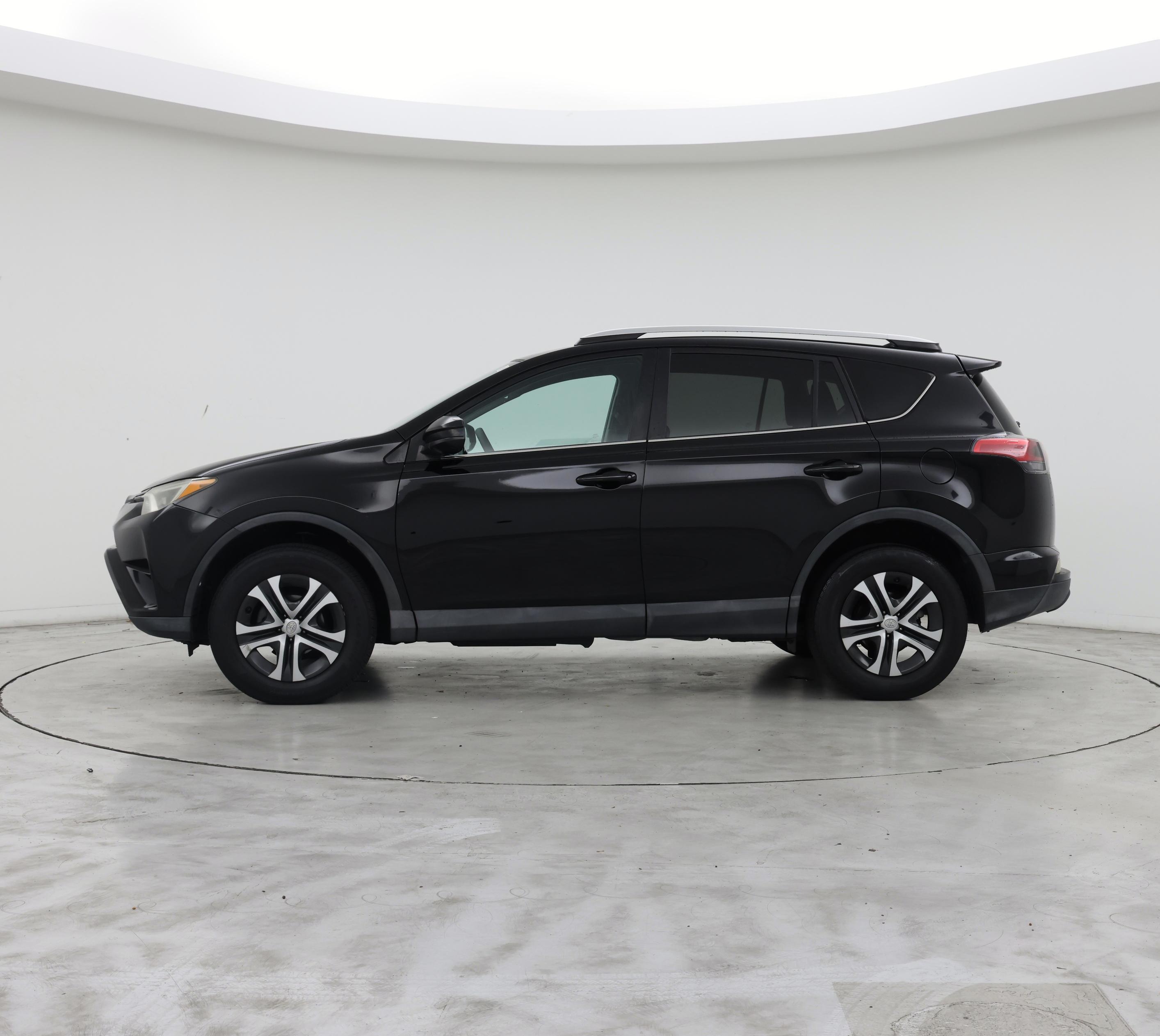 Thumbnail: 2016 Toyota RAV4 - 3