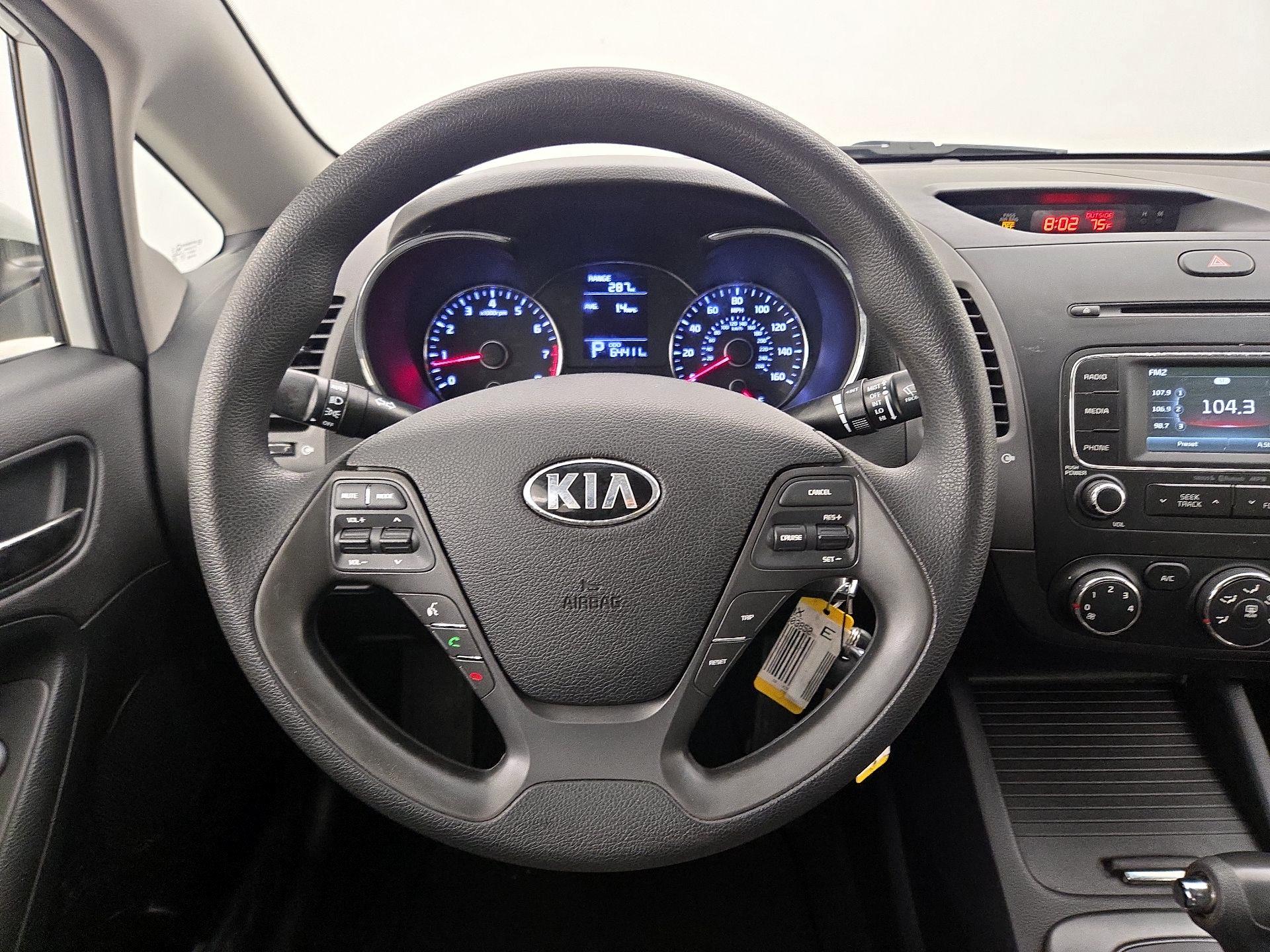 Thumbnail: 2016 Kia Forte - 10