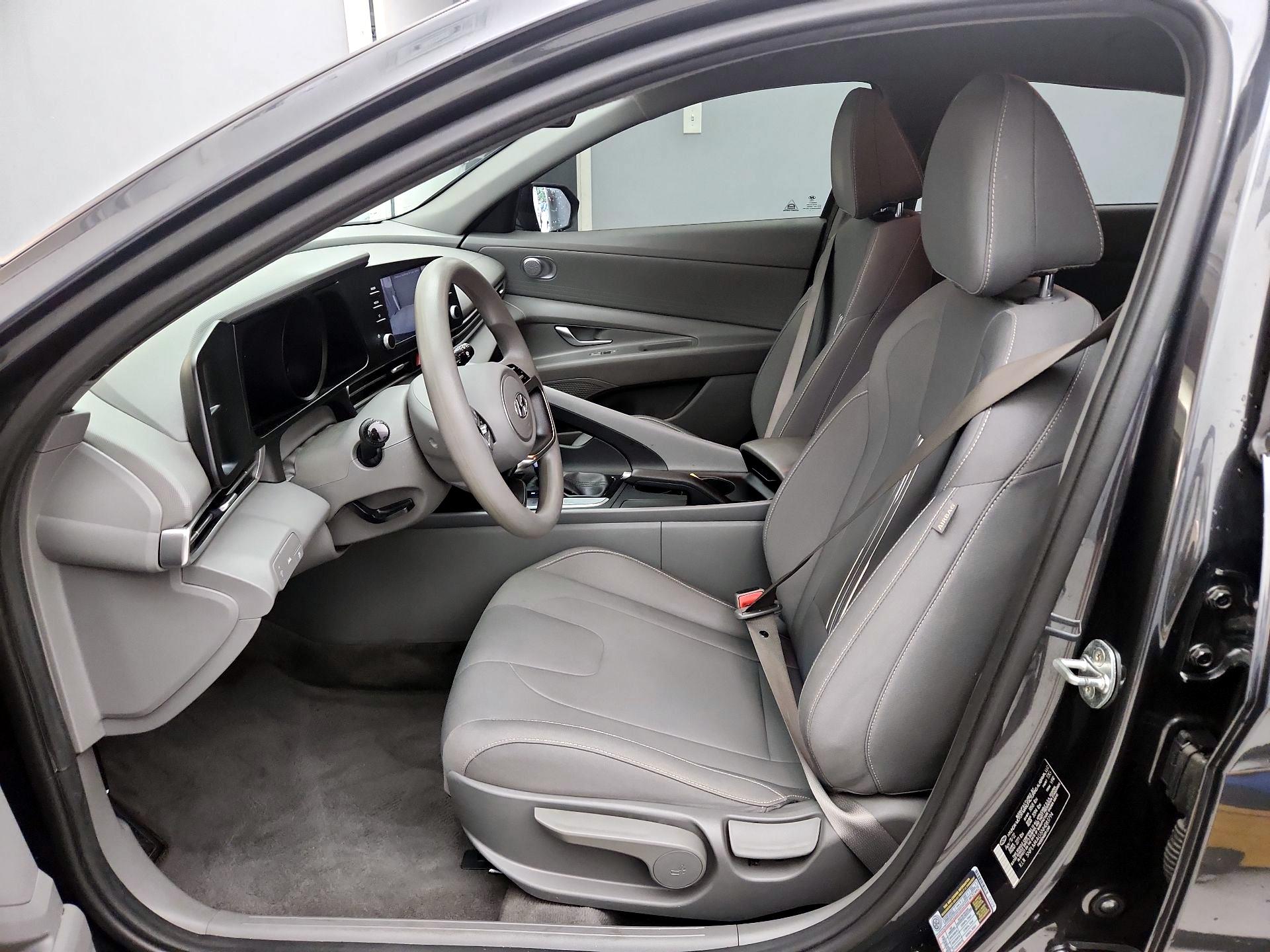 Thumbnail: 2022 Hyundai Elantra - 11