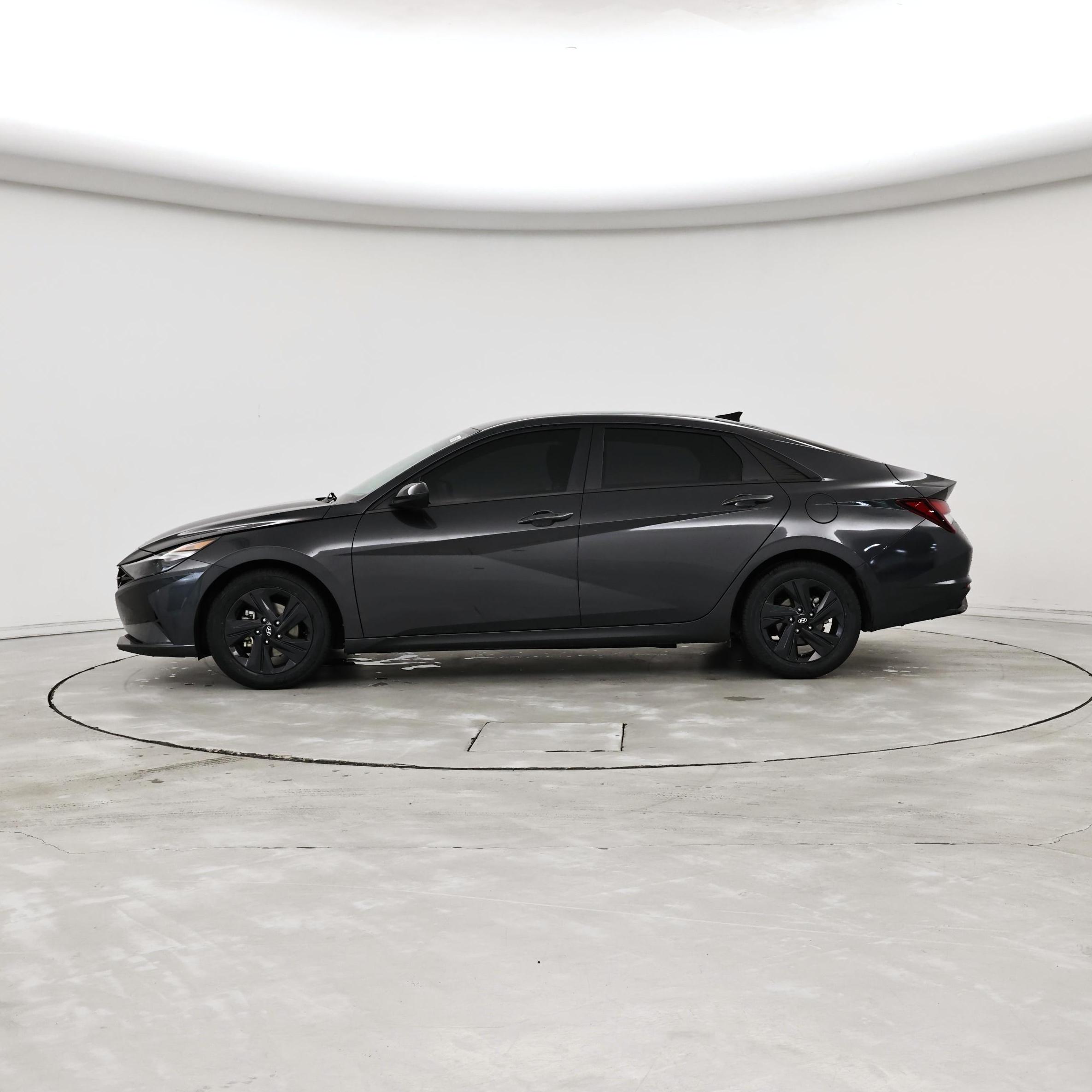 Thumbnail: 2022 Hyundai Elantra - 3