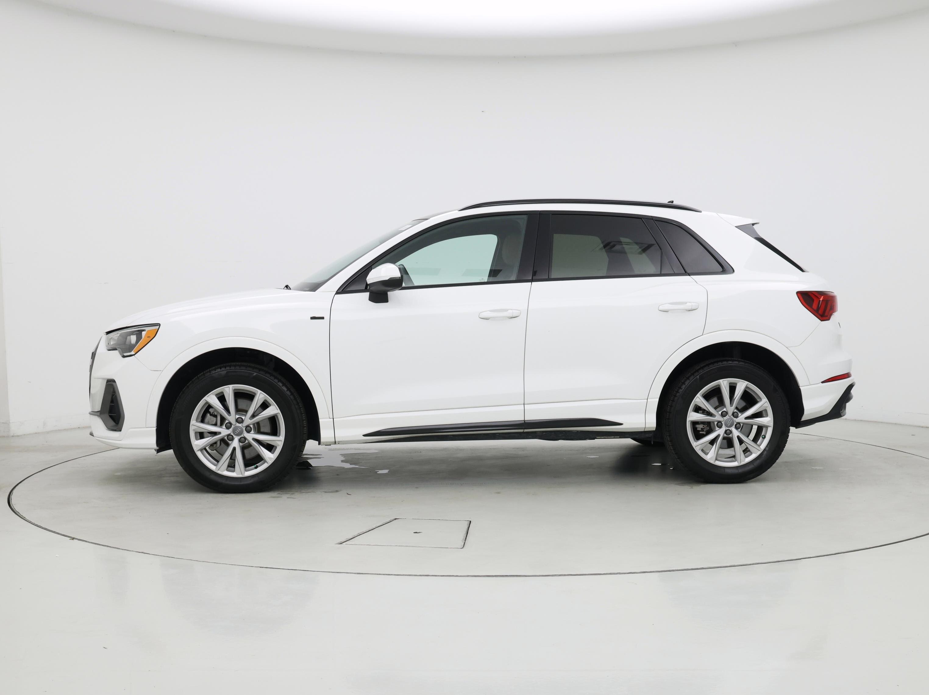 Thumbnail: 2021 Audi Q3 - 3