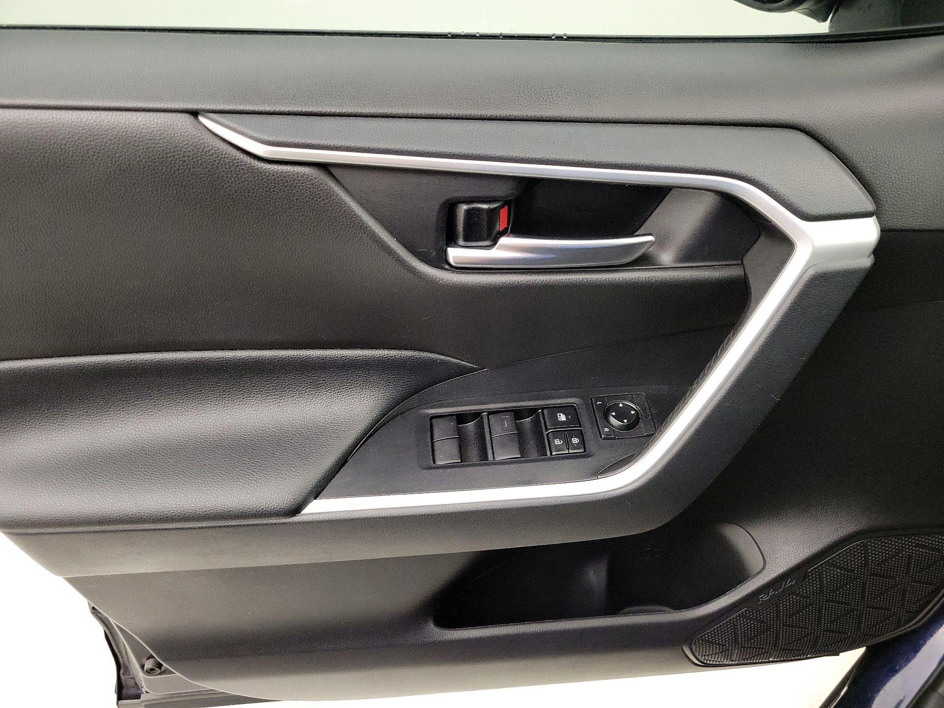 Thumbnail: 2021 Toyota RAV4 - 12