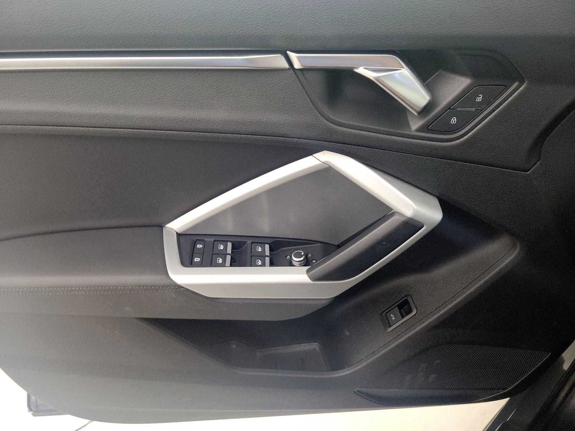 Thumbnail: 2021 Audi Q3 - 12