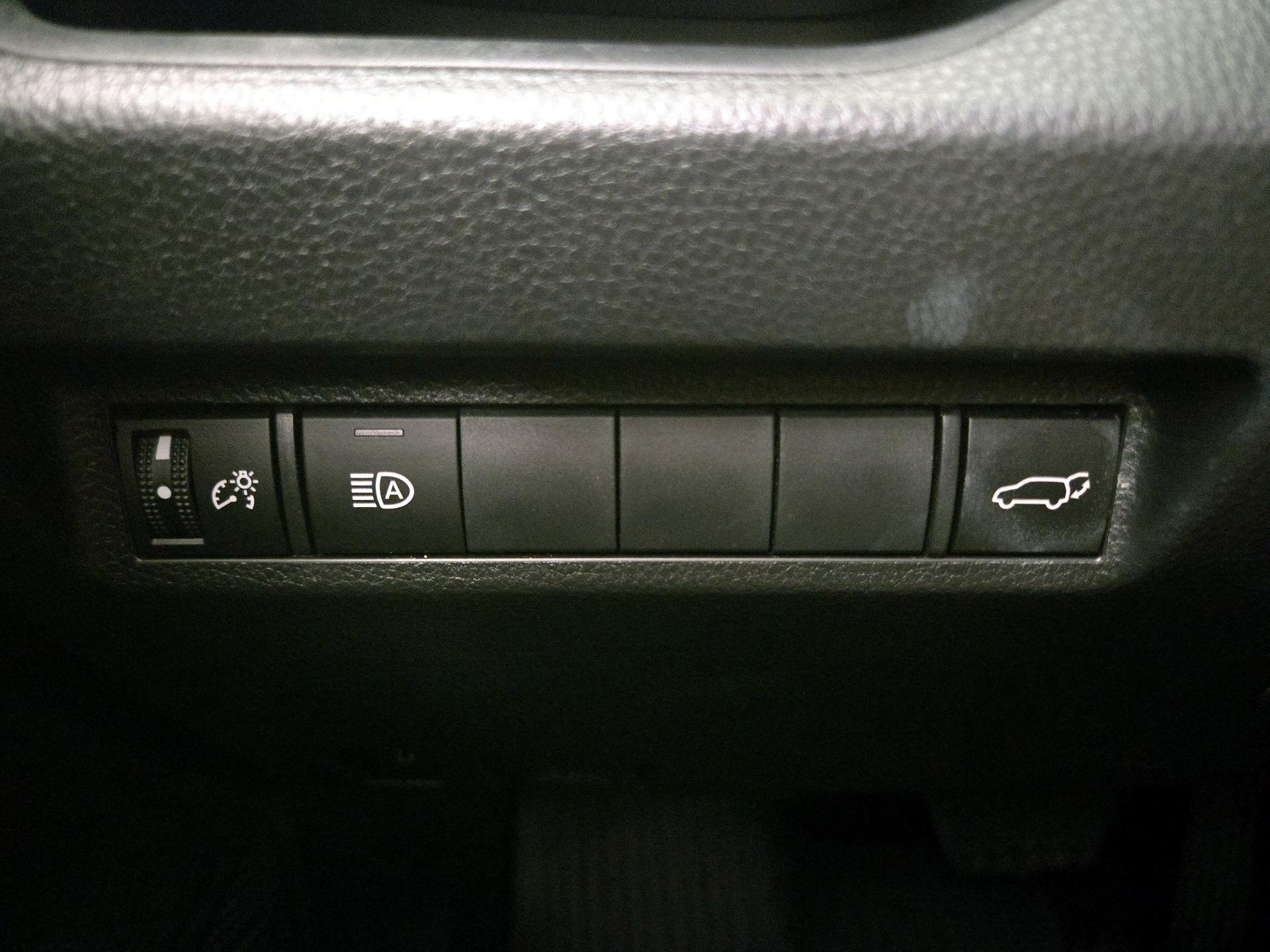 Thumbnail: 2022 Toyota RAV4 - 13