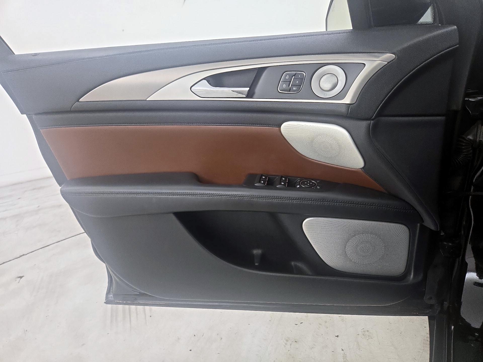 Thumbnail: 2017 Lincoln MKZ - 12