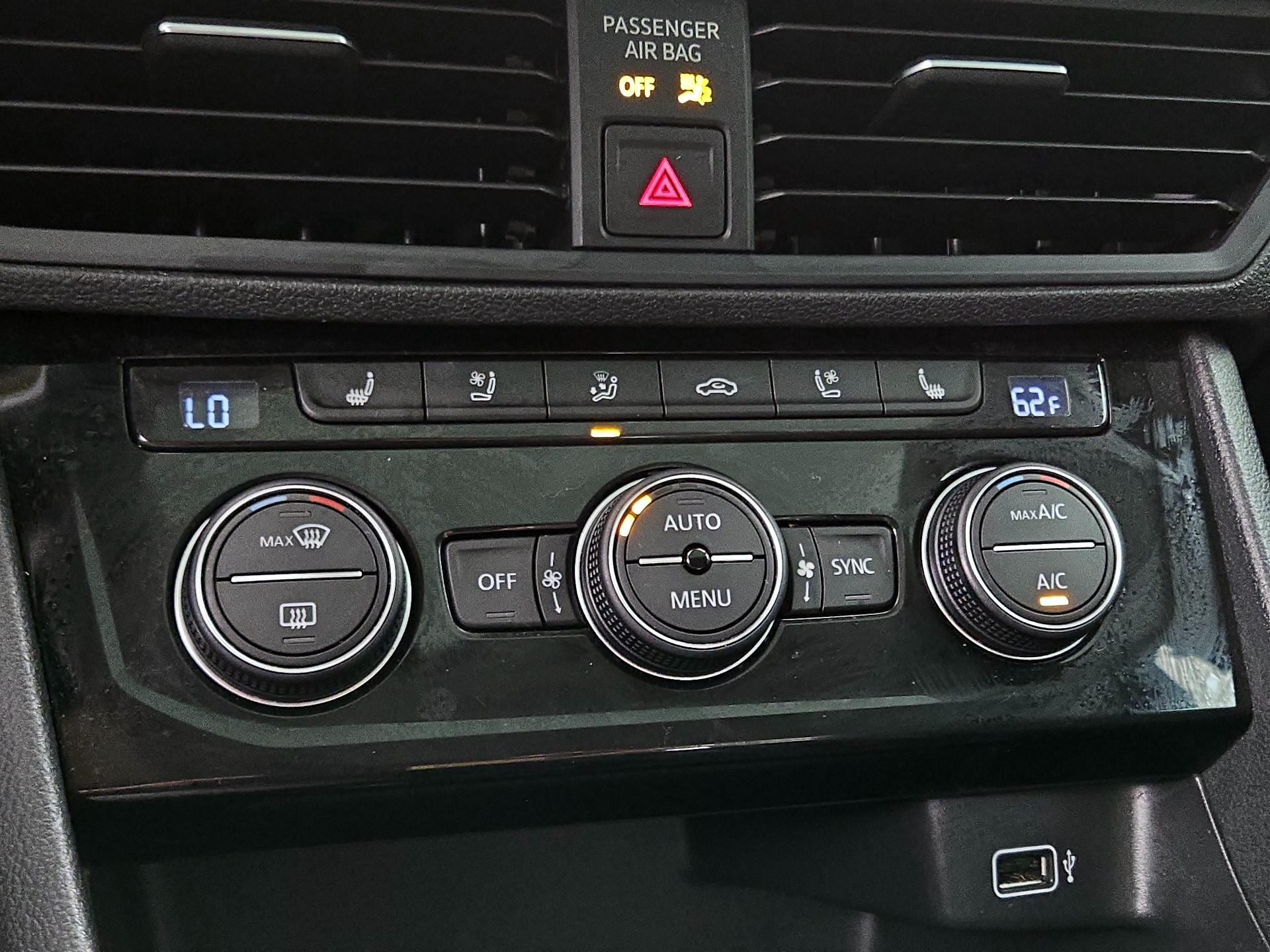 Thumbnail: 2019 Volkswagen Jetta - 17