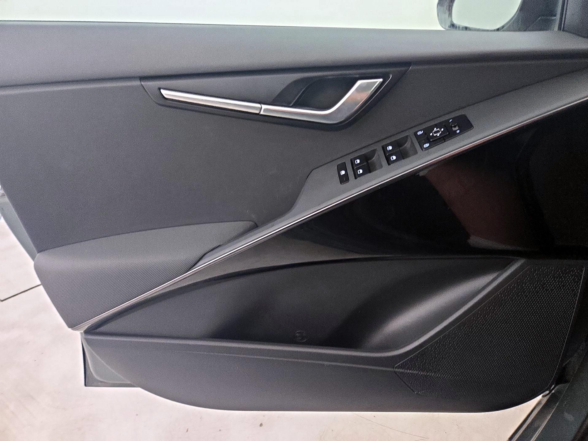 Thumbnail: 2024 Kia Niro - 12