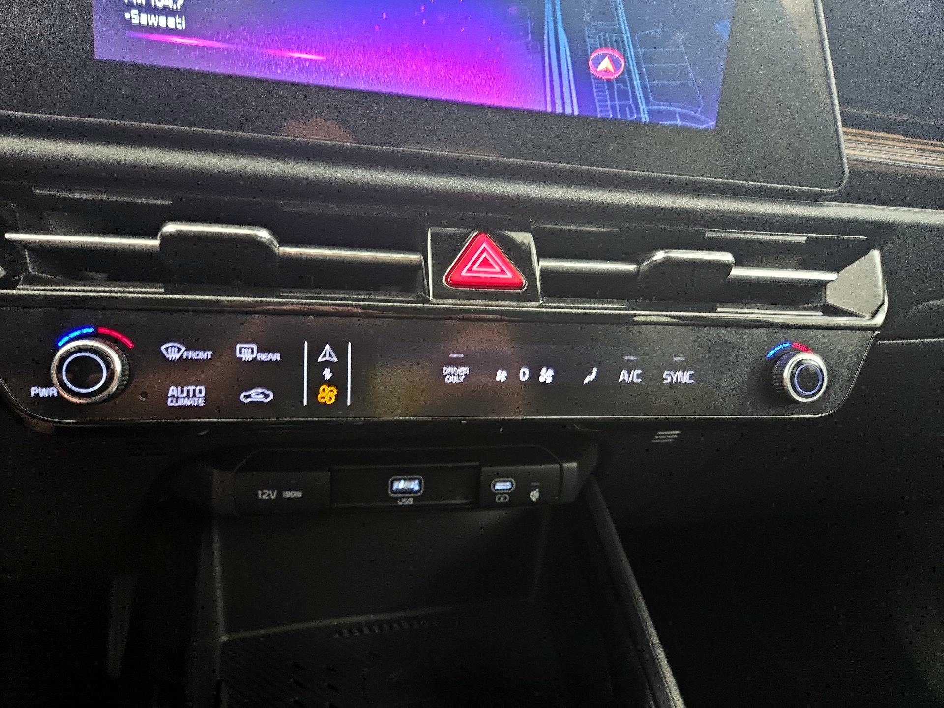 Thumbnail: 2024 Kia Niro - 17