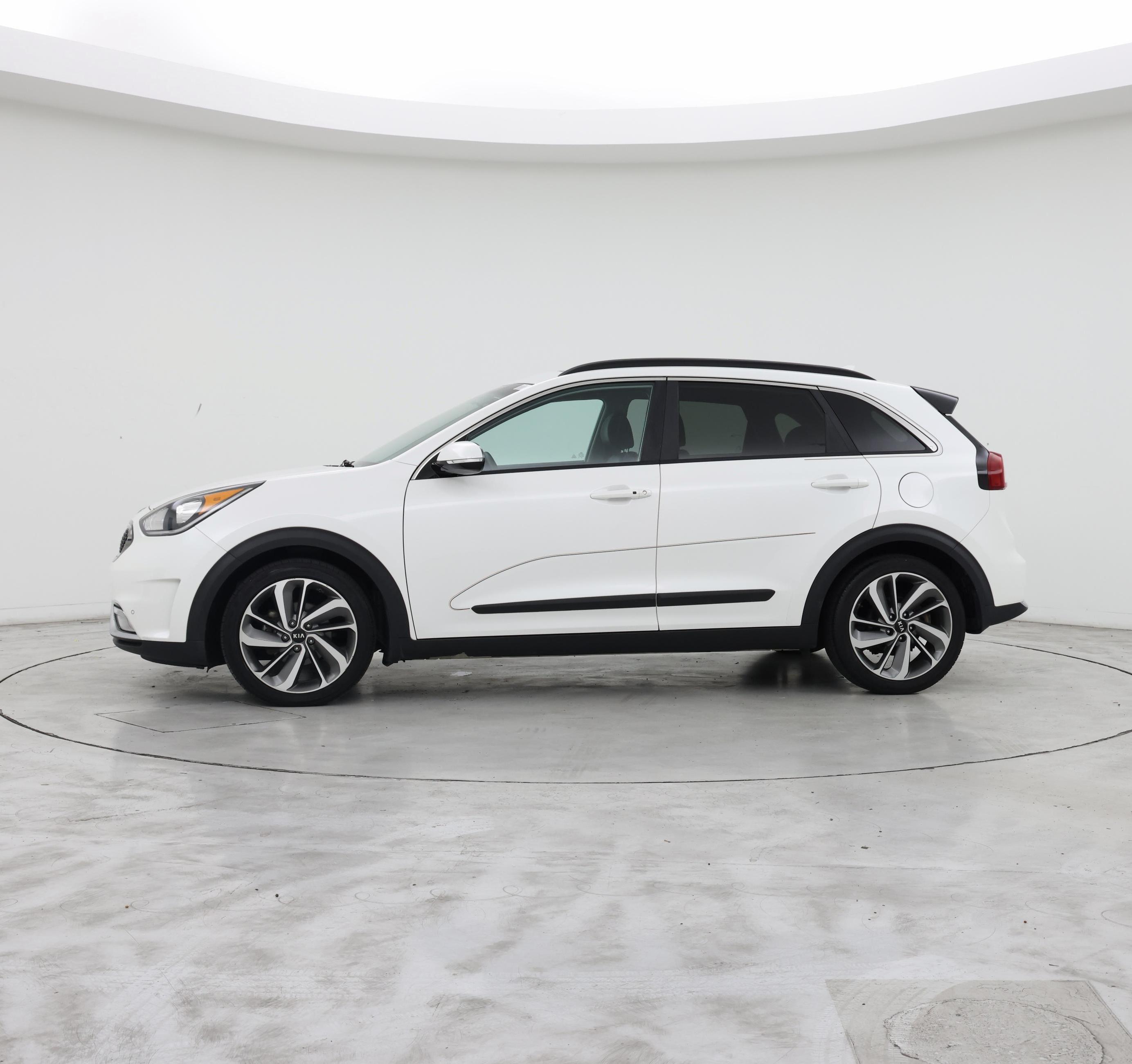 Thumbnail: 2017 Kia Niro - 3