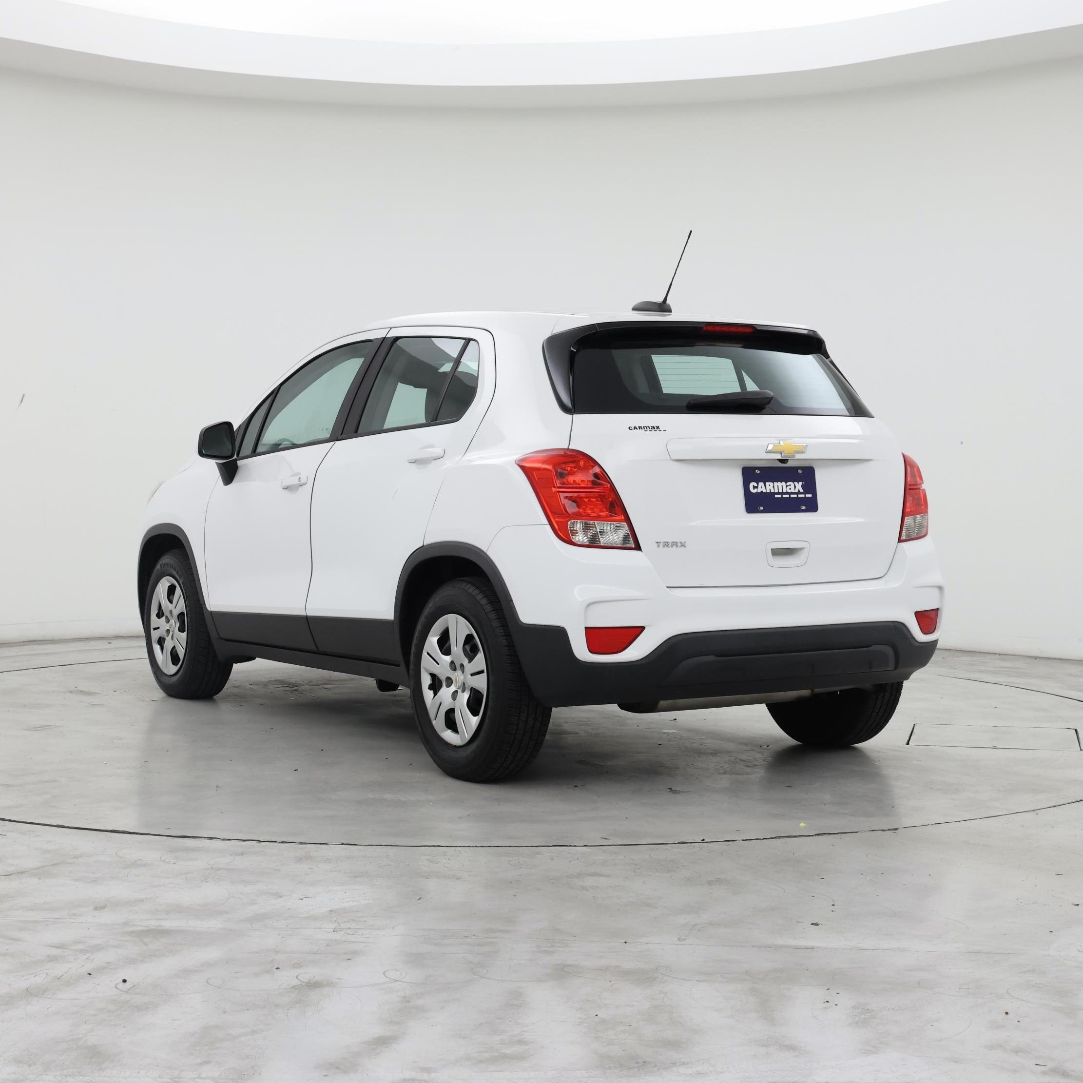 Thumbnail: 2017 Chevrolet Trax - 2