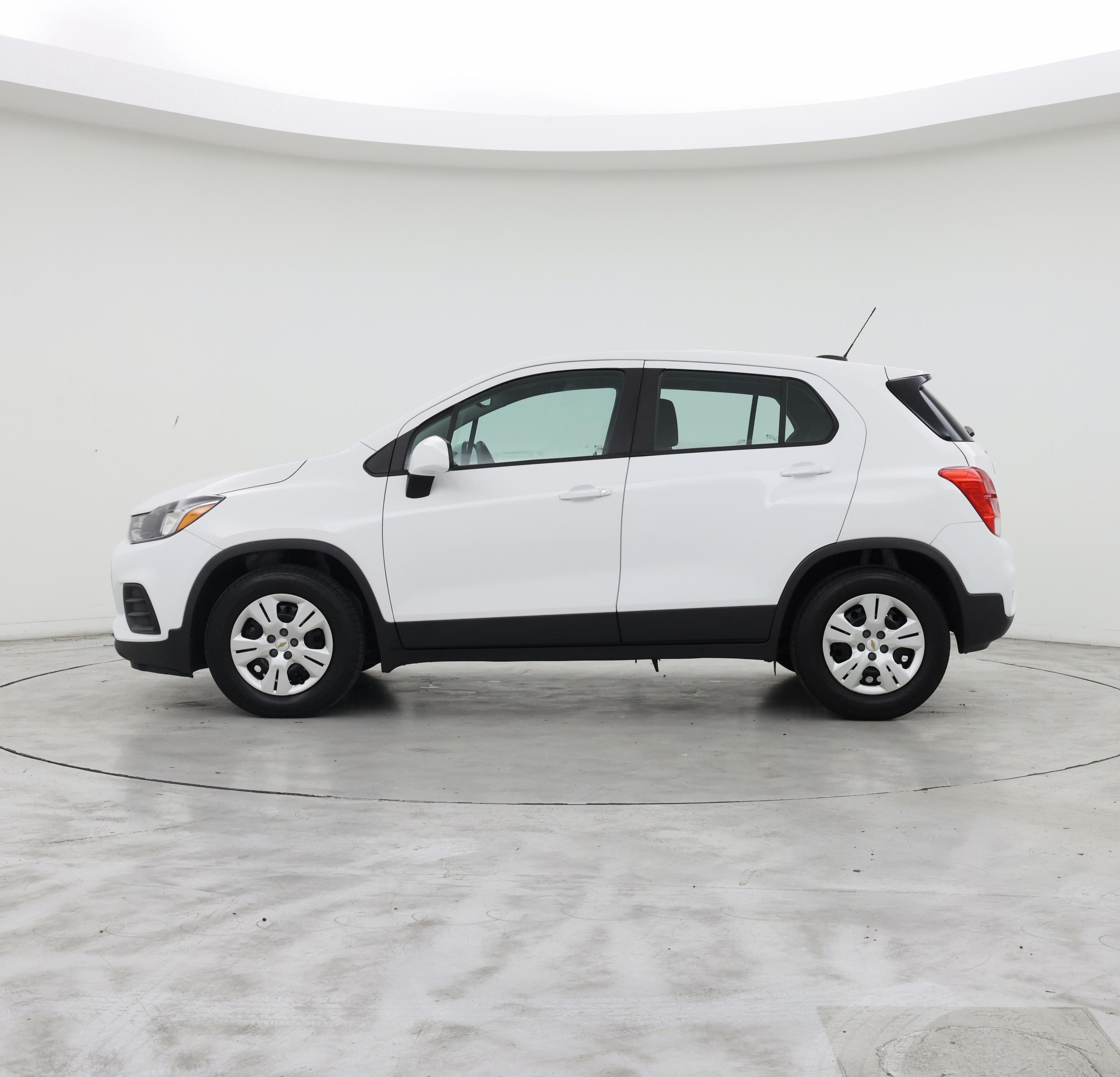 Thumbnail: 2017 Chevrolet Trax - 3