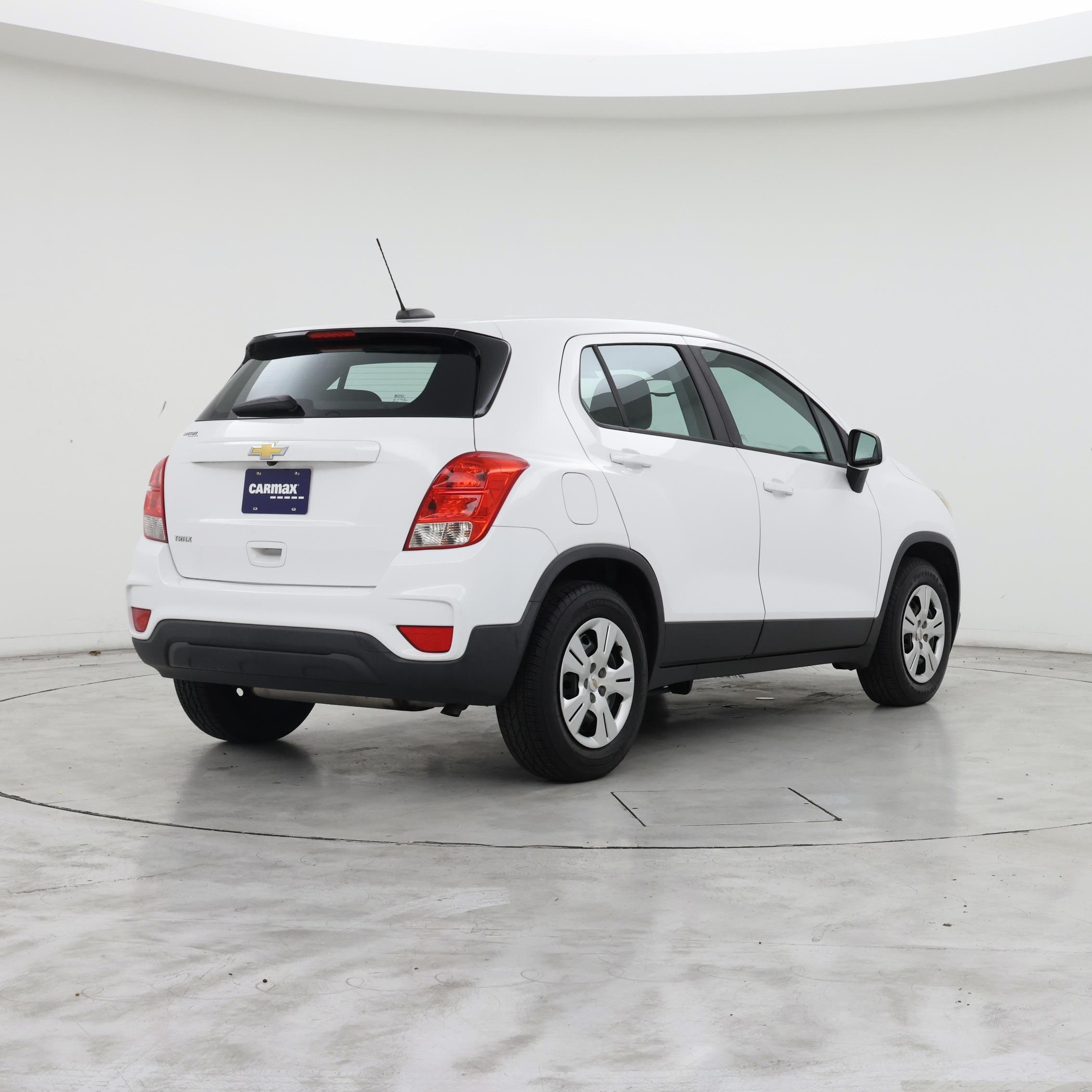 Thumbnail: 2017 Chevrolet Trax - 8