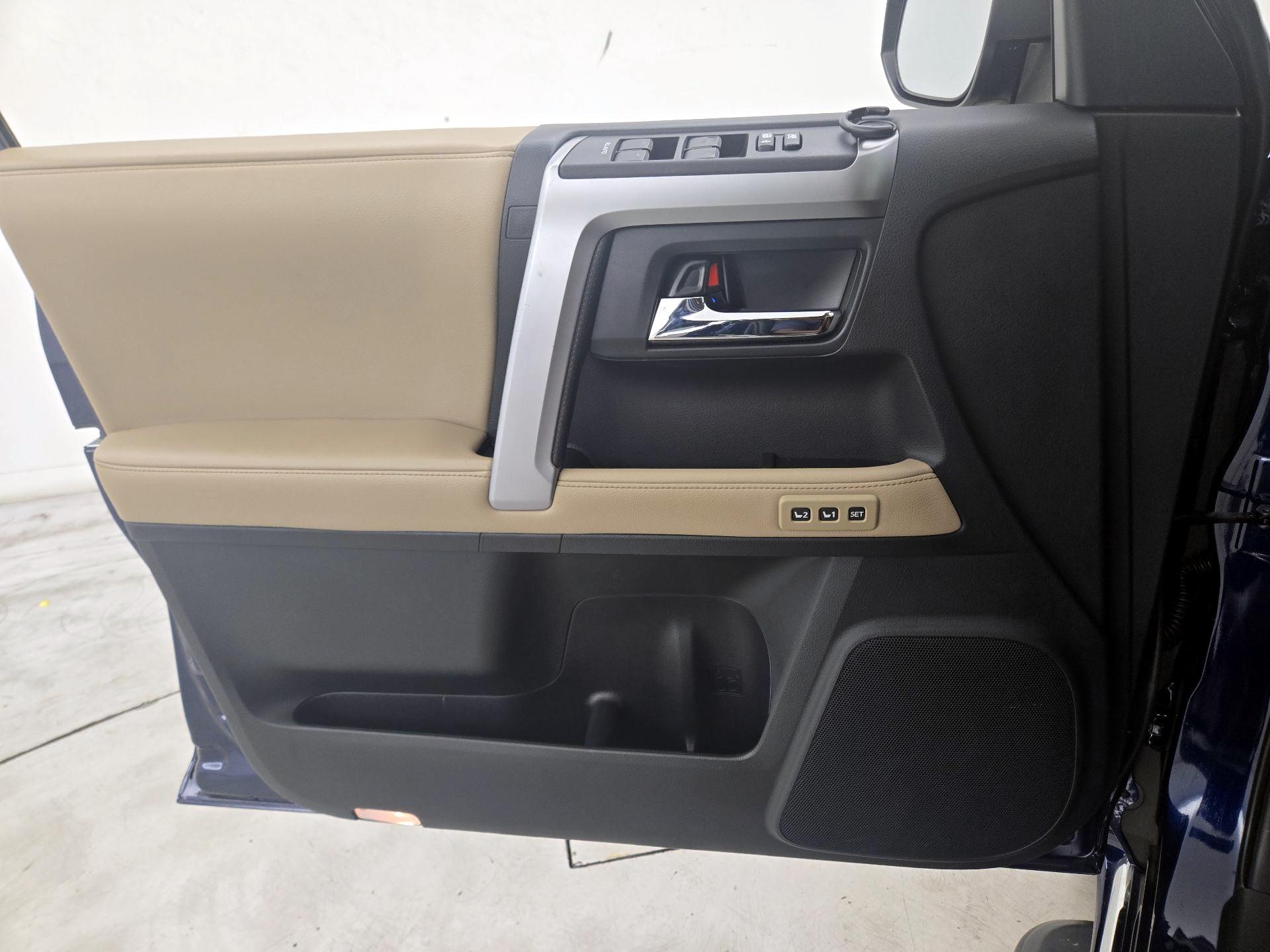 Thumbnail: 2016 Toyota 4Runner - 12