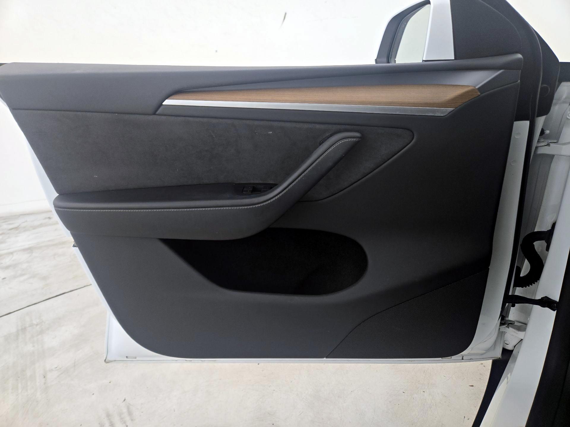 Thumbnail: 2023 Tesla Model Y - 12