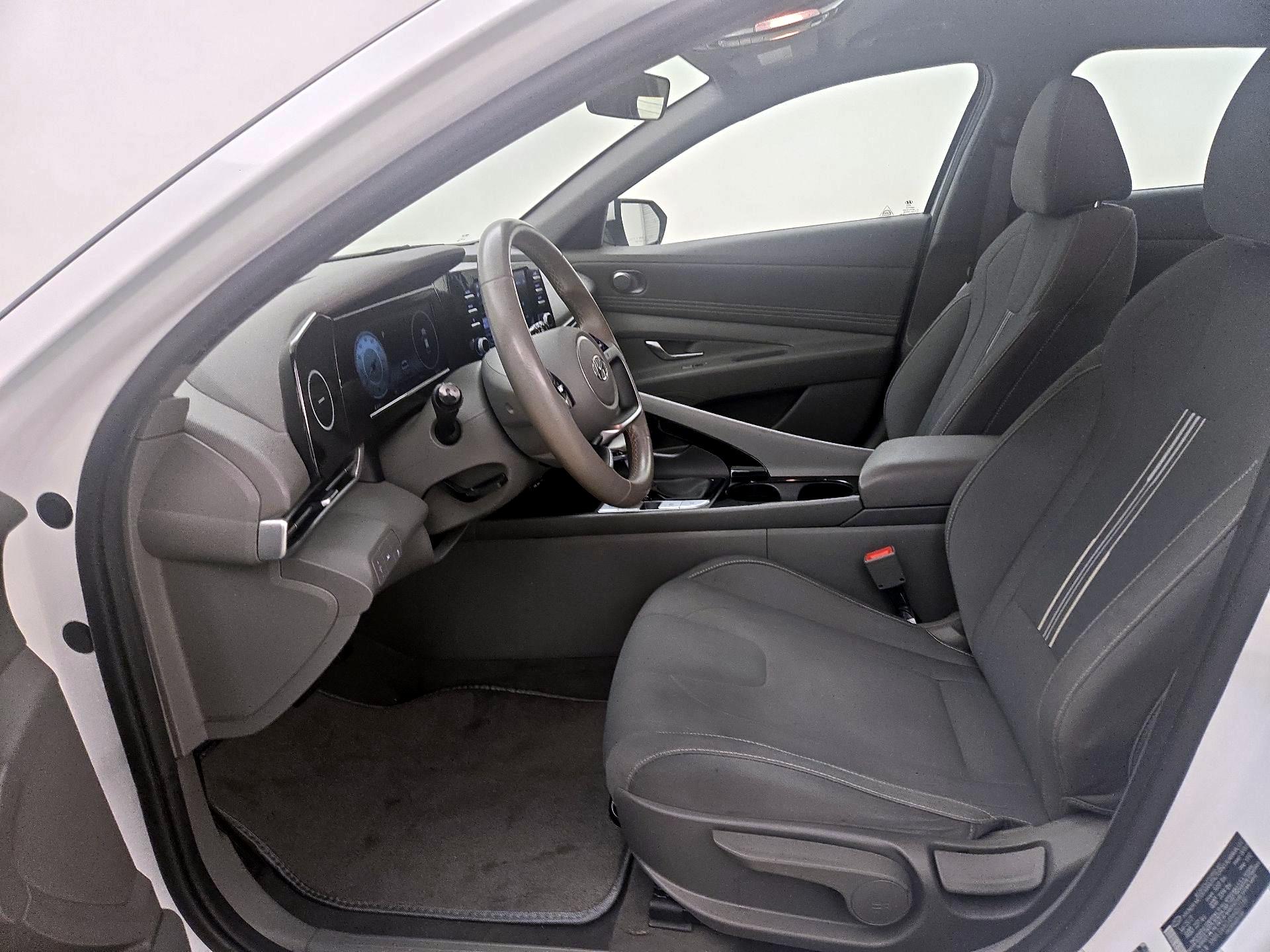 Thumbnail: 2022 Hyundai Elantra - 11