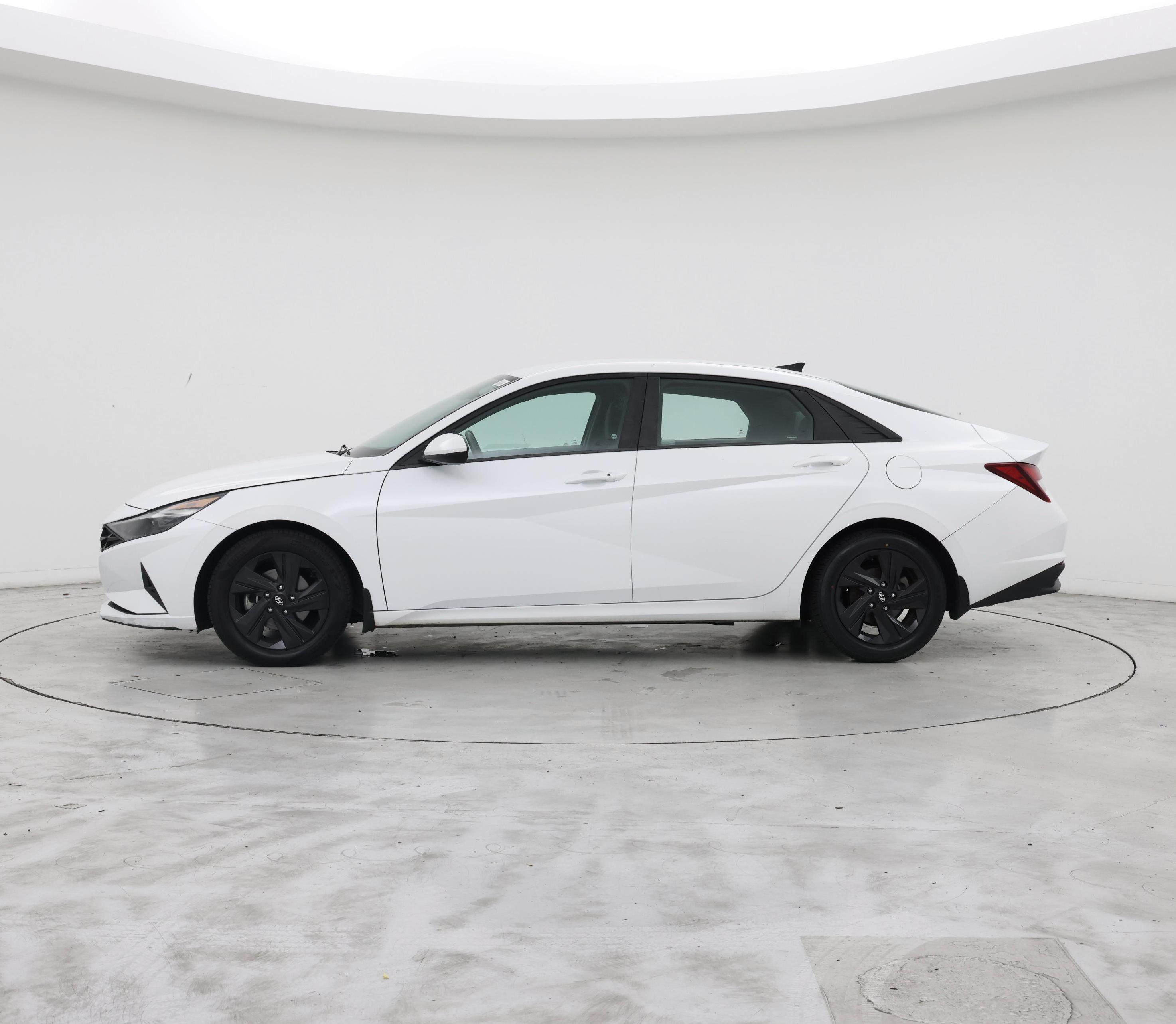 Thumbnail: 2022 Hyundai Elantra - 3