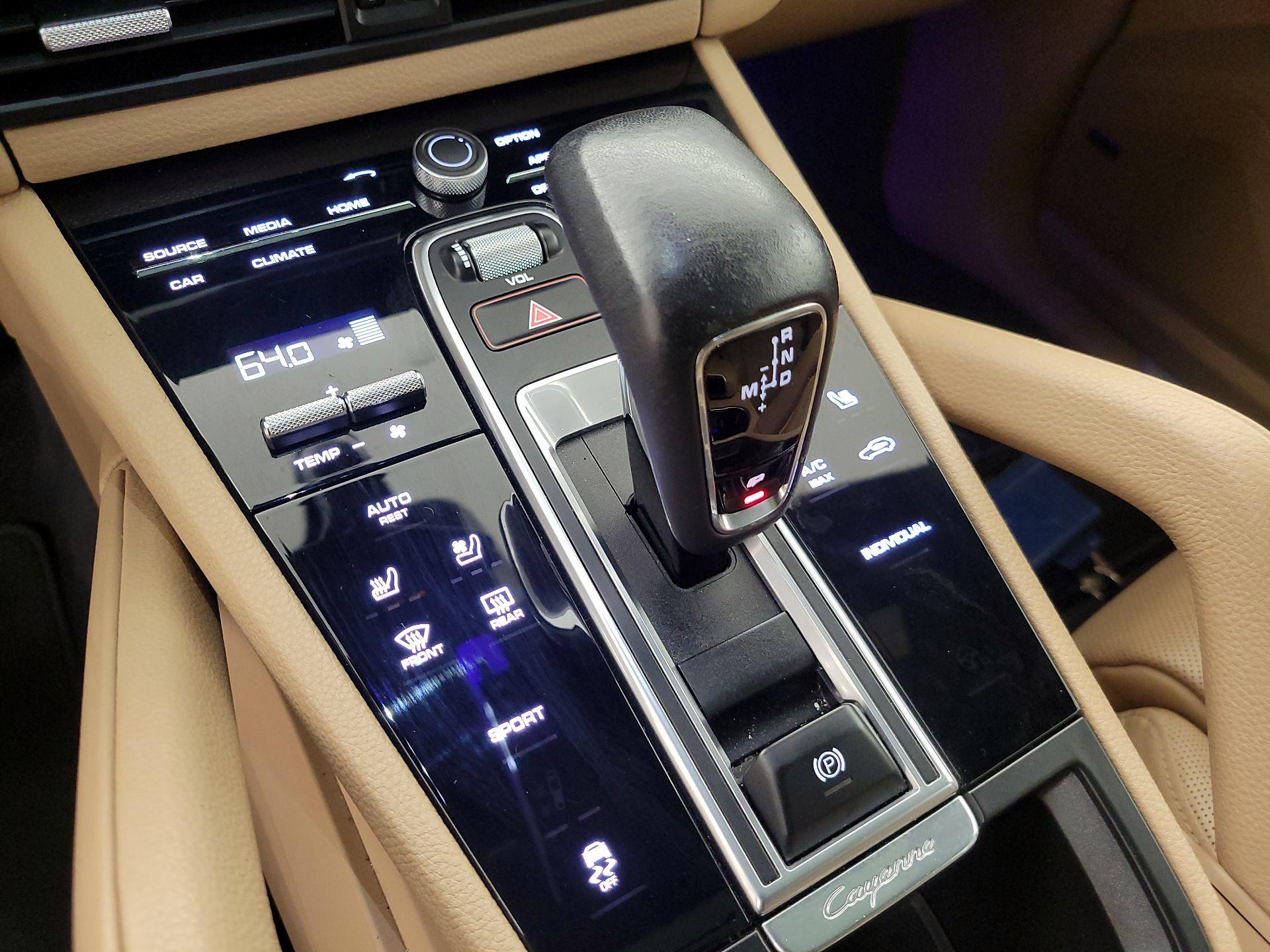 Thumbnail: 2021 Porsche Cayenne - 18