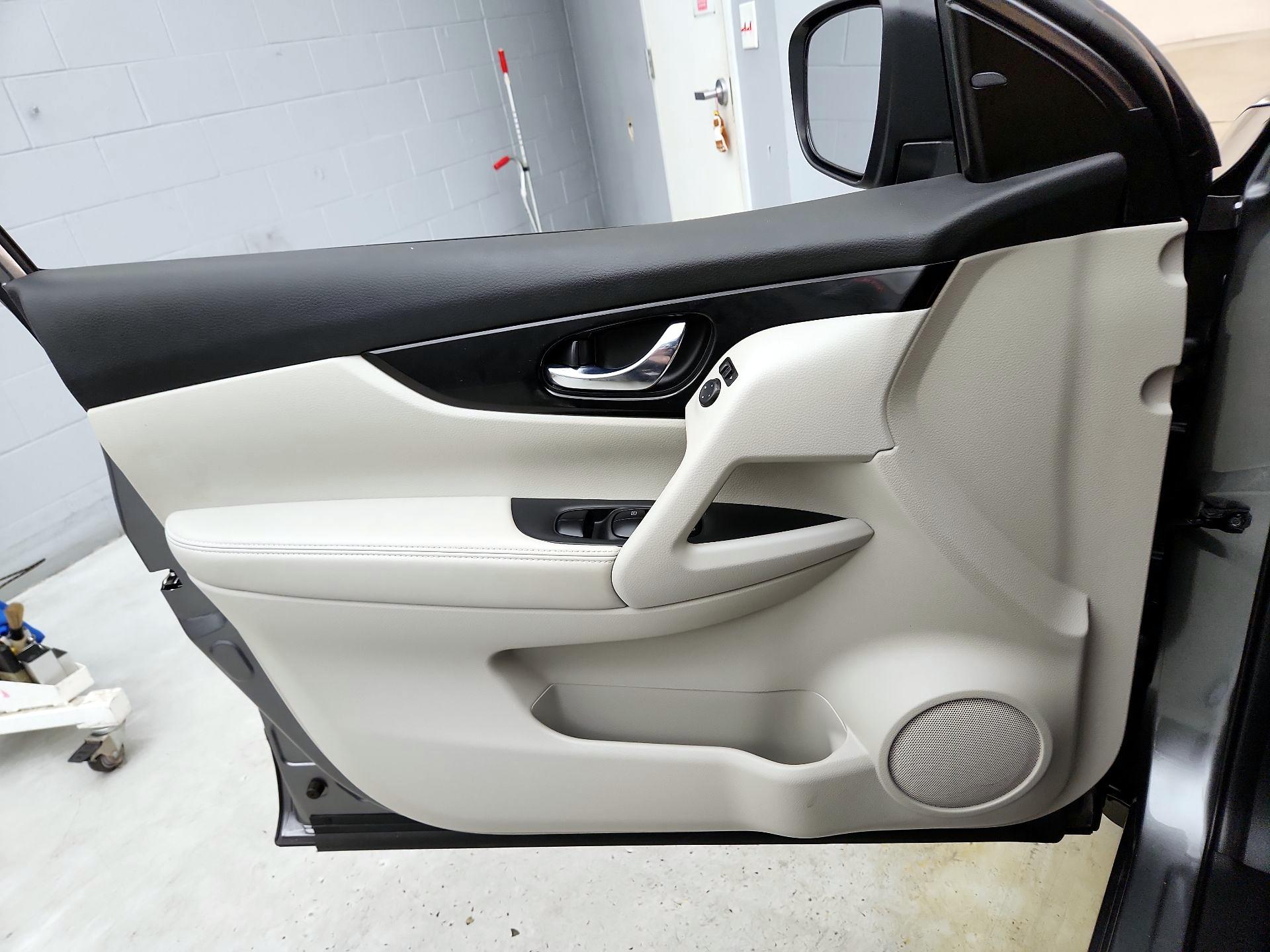 Thumbnail: 2021 Nissan Rogue Sport - 12