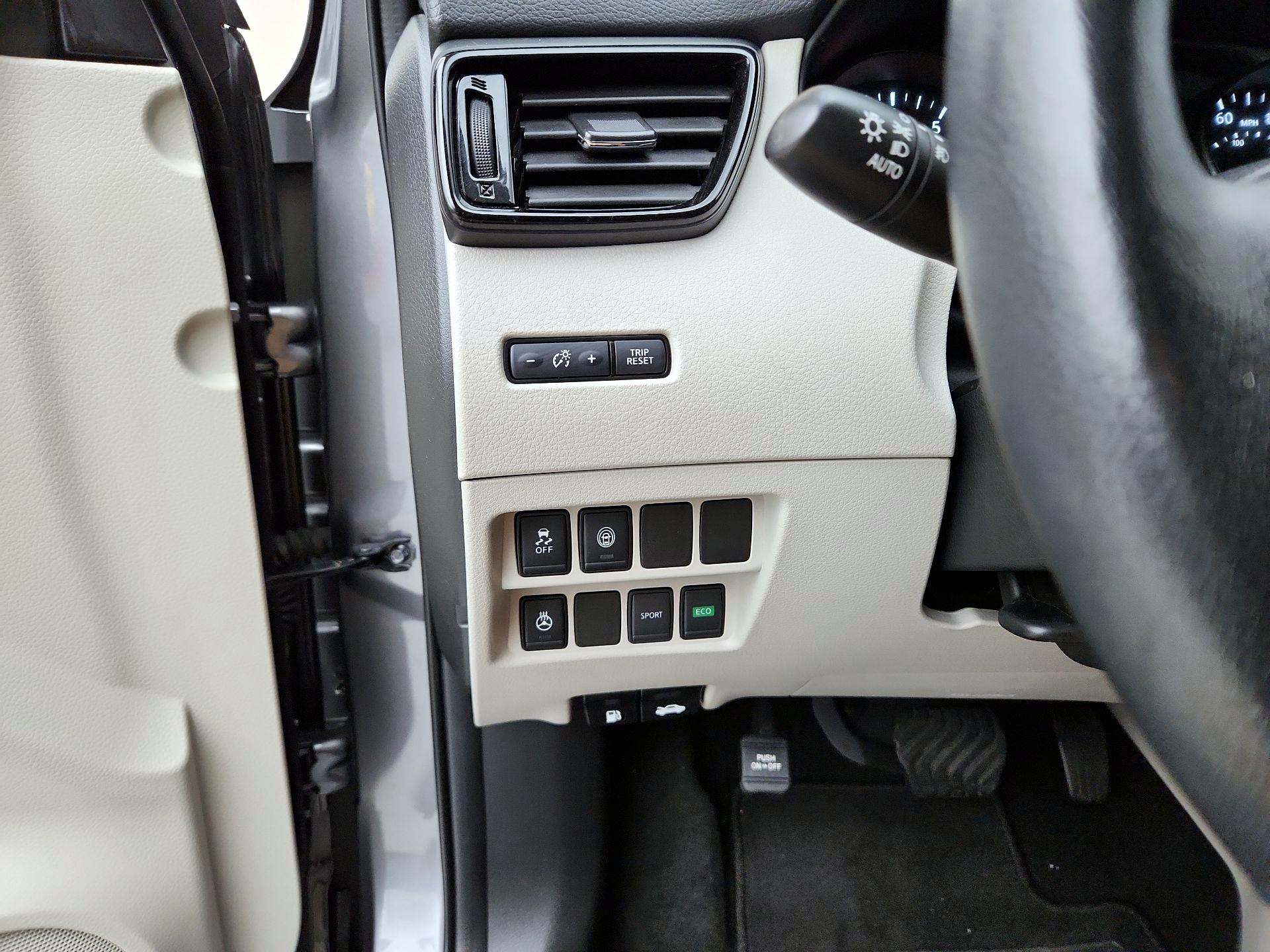 Thumbnail: 2021 Nissan Rogue Sport - 13