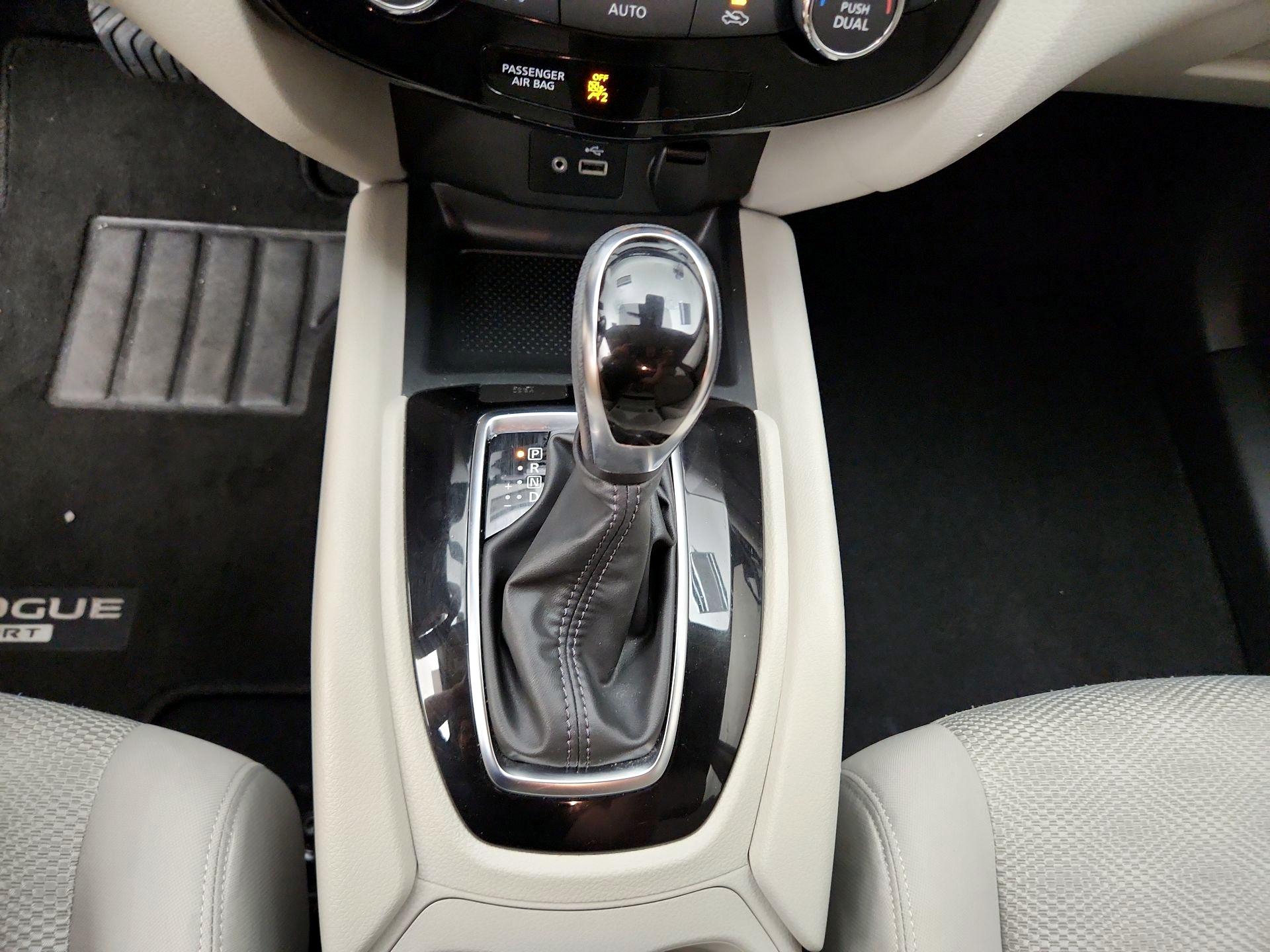 Thumbnail: 2021 Nissan Rogue Sport - 17