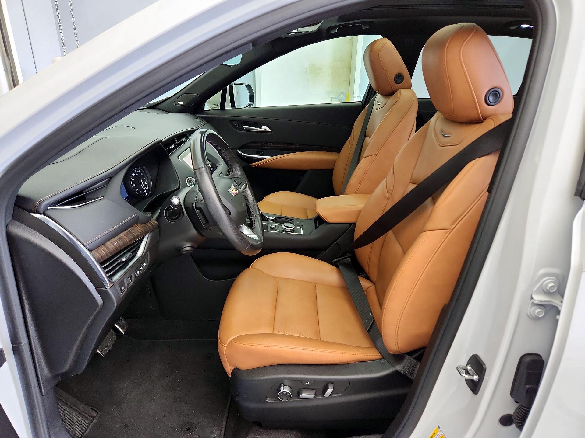 Thumbnail: 2022 Cadillac XT4 - 11