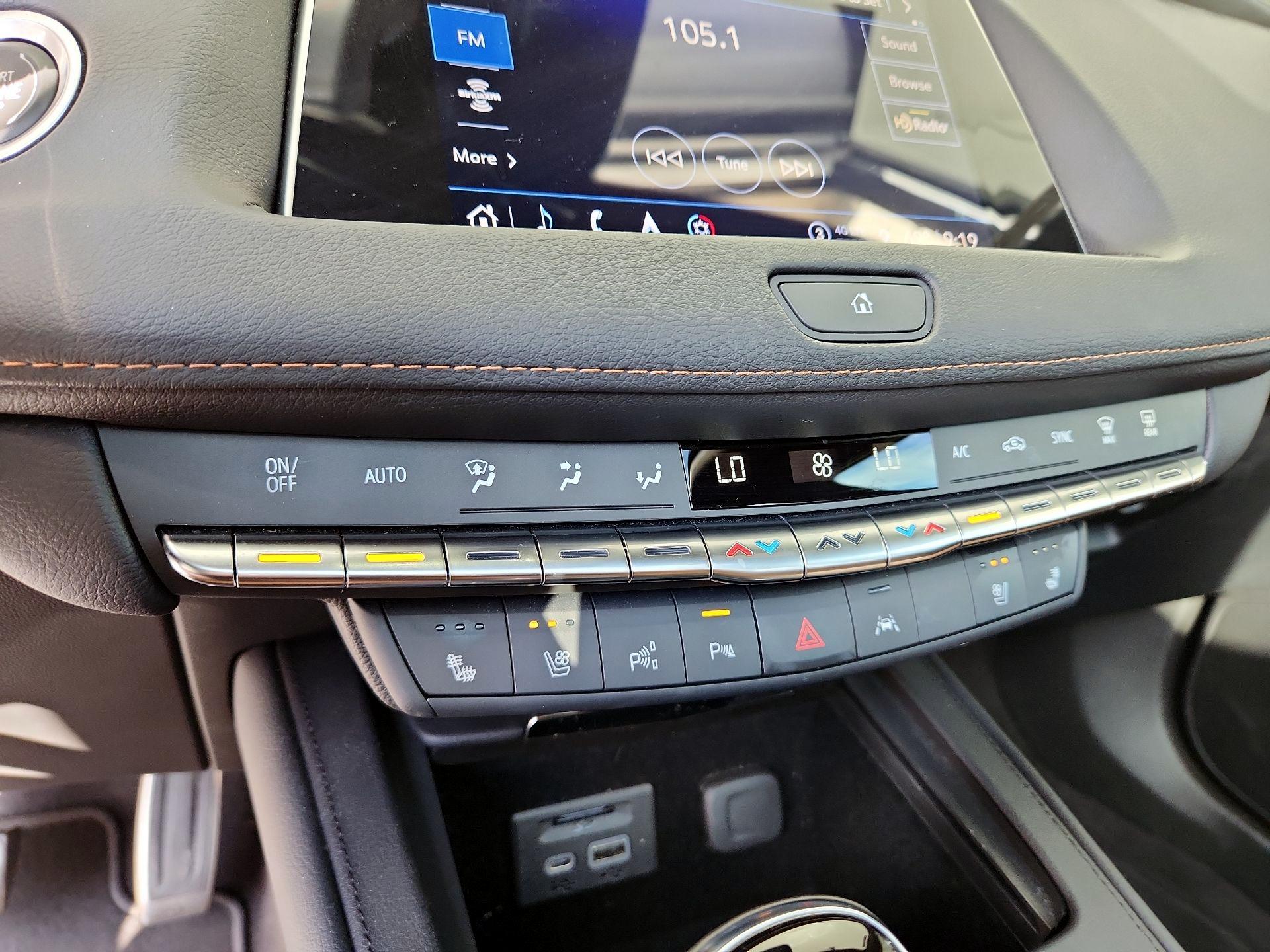 Thumbnail: 2022 Cadillac XT4 - 17