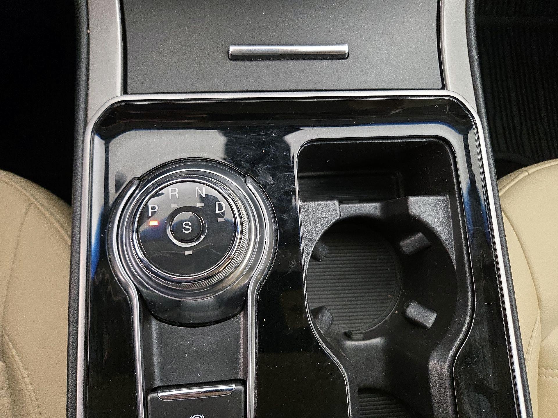 Thumbnail: 2019 Ford Edge - 17