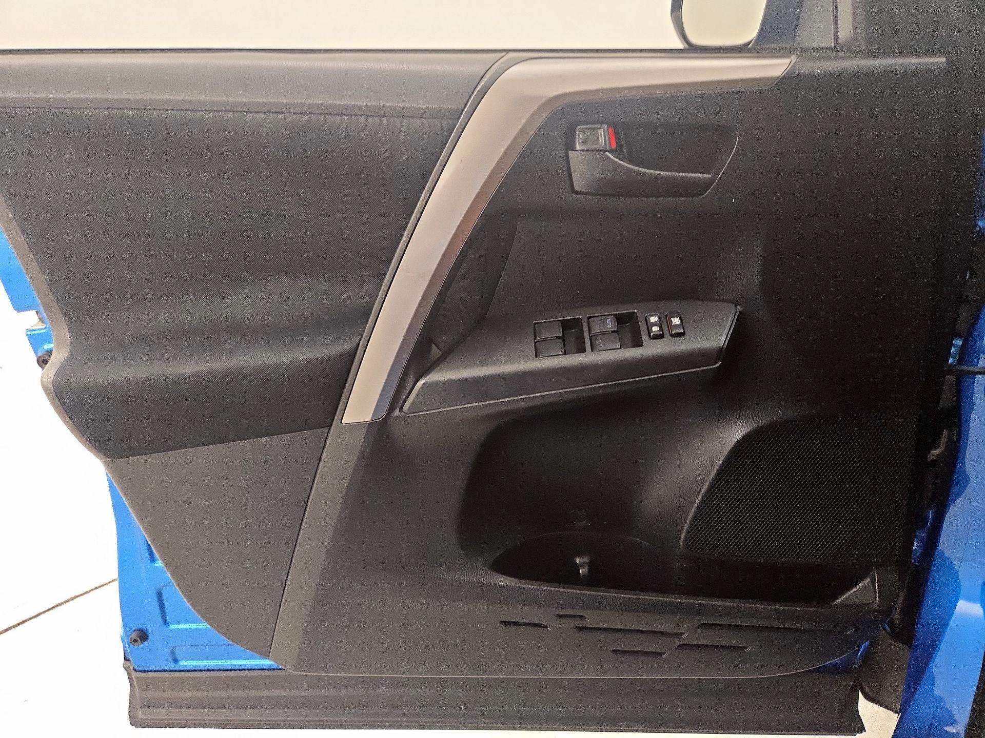 Thumbnail: 2016 Toyota RAV4 - 12