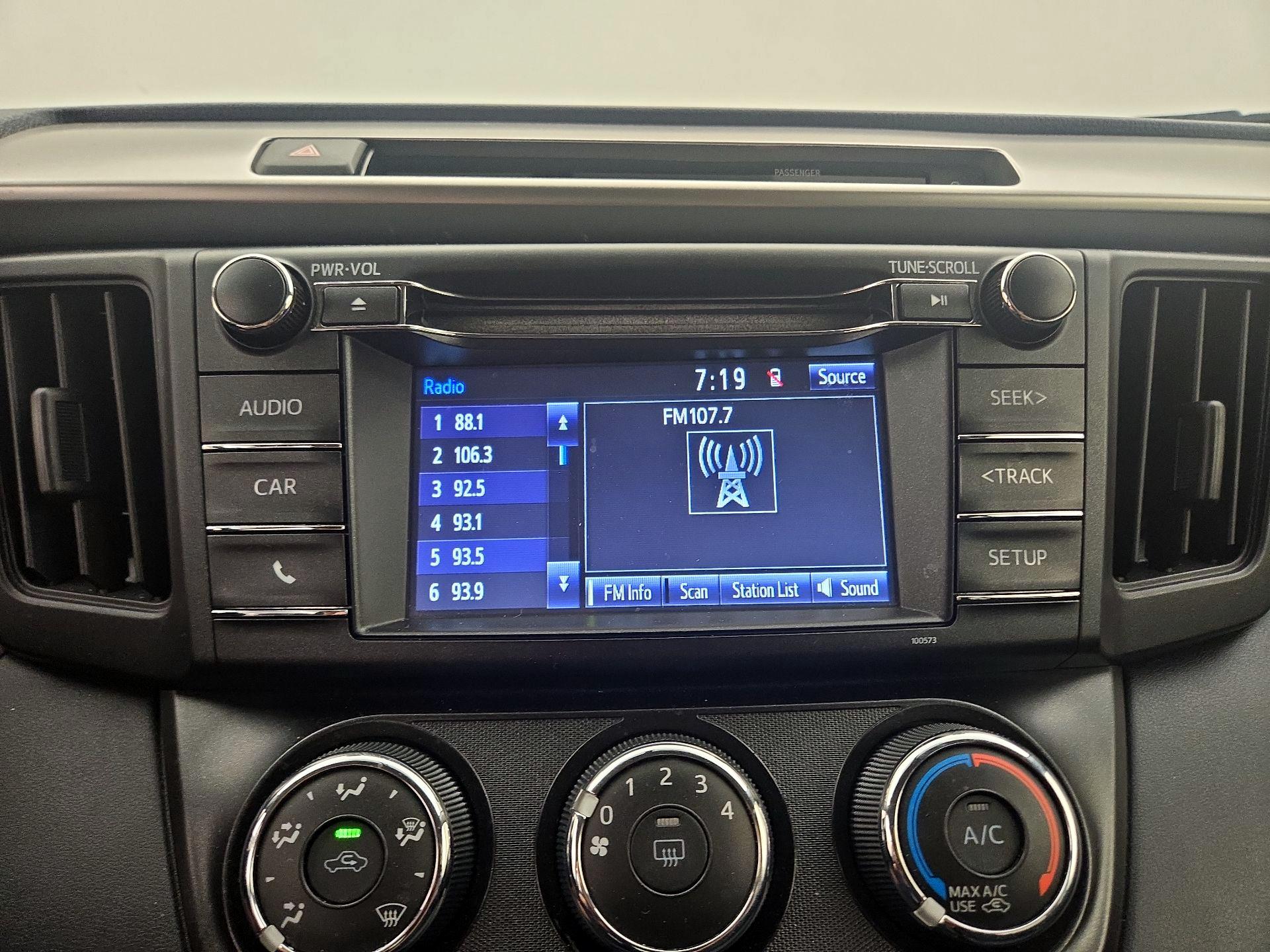 Thumbnail: 2016 Toyota RAV4 - 15