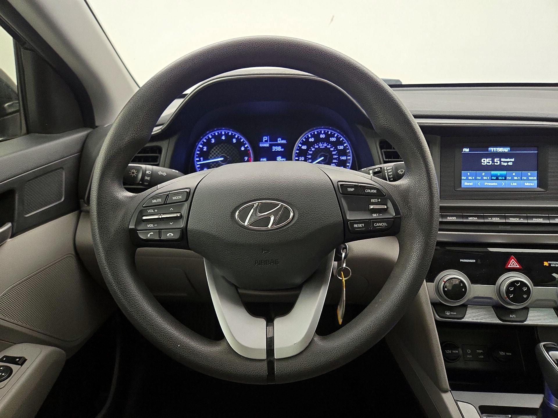 Thumbnail: 2019 Hyundai Elantra - 10