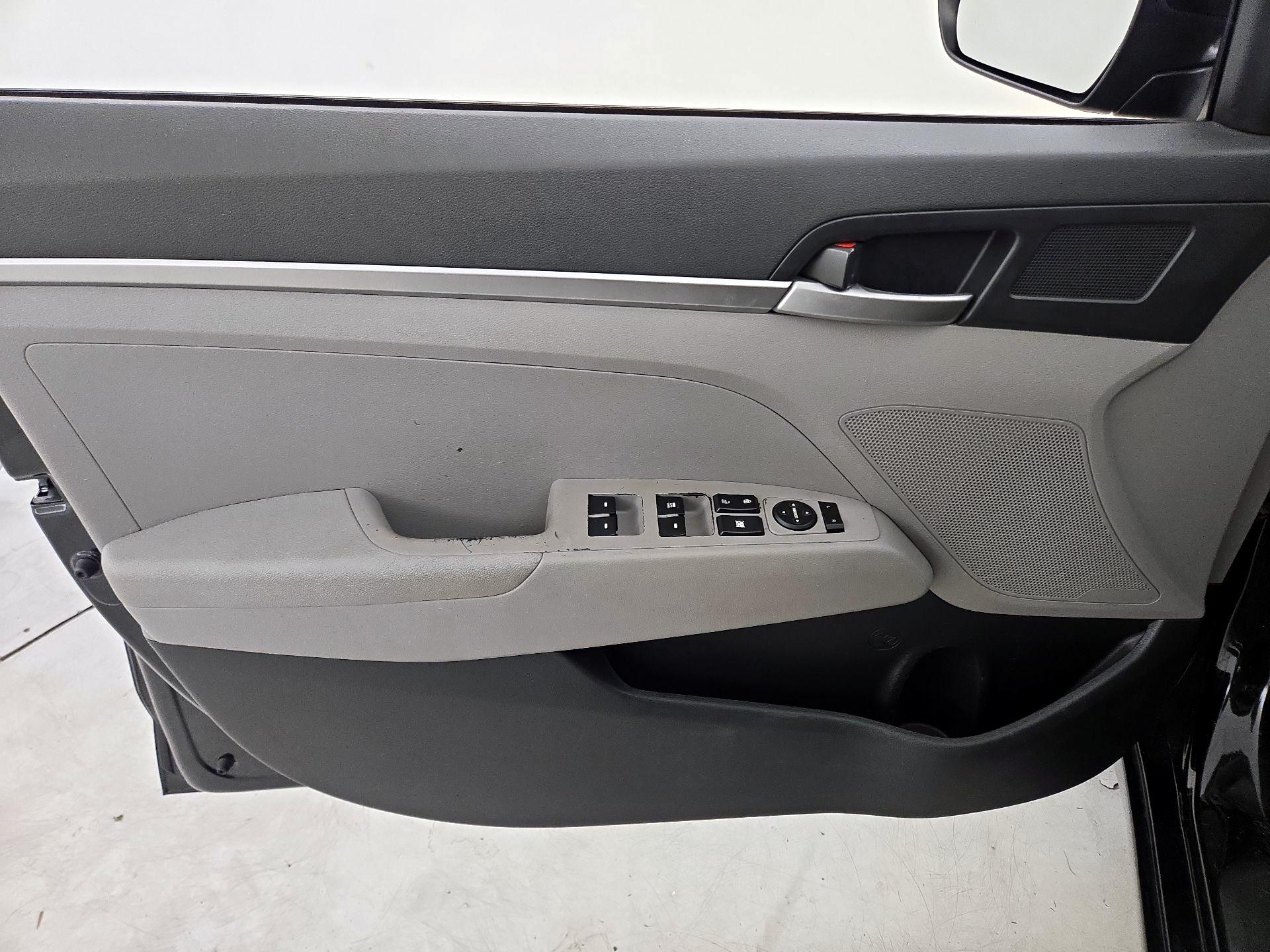 Thumbnail: 2019 Hyundai Elantra - 12