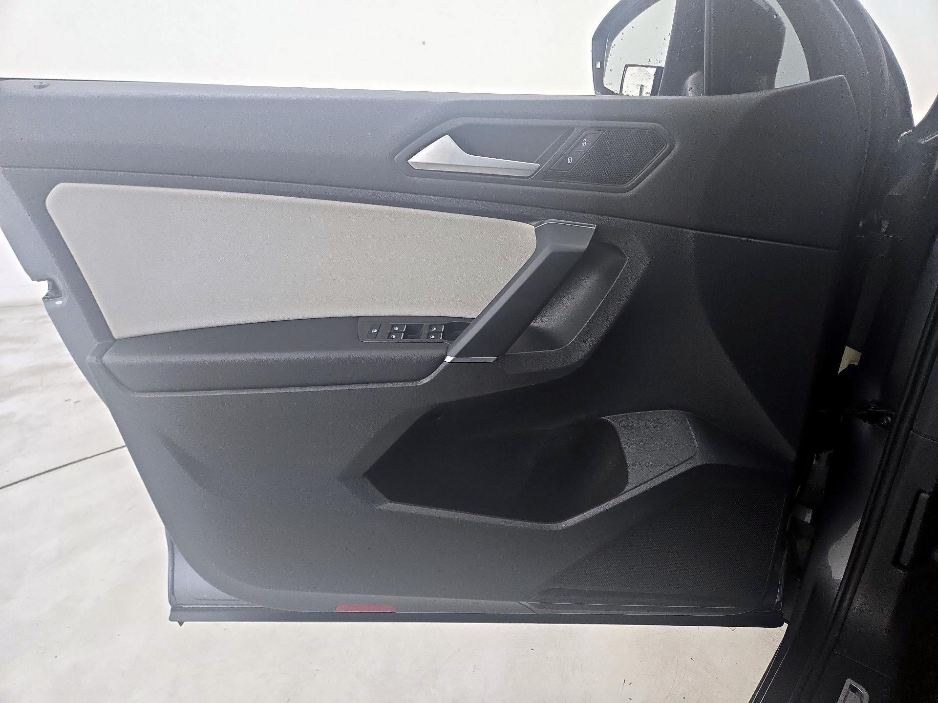 Thumbnail: 2020 Volkswagen Tiguan - 12