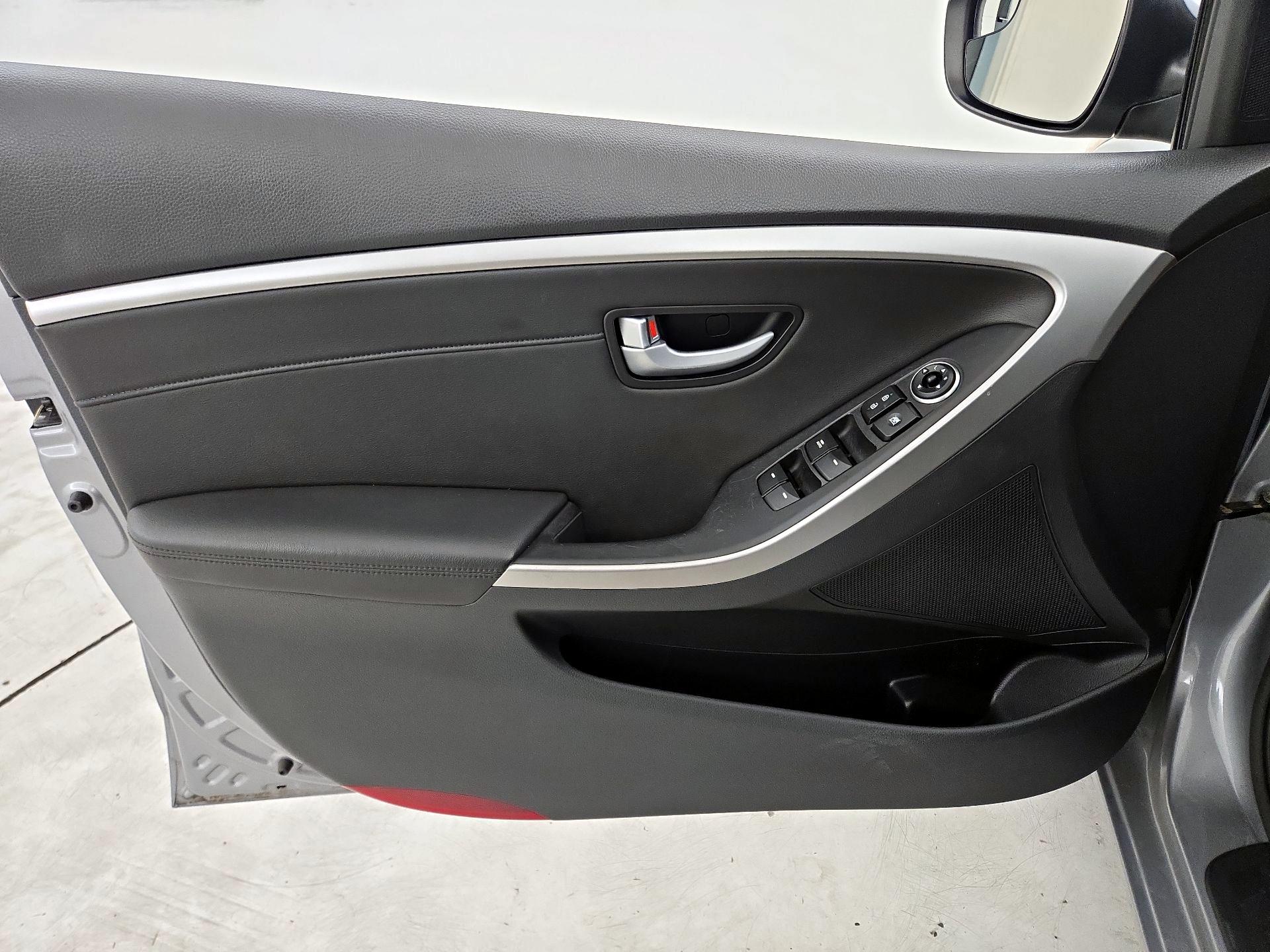 Thumbnail: 2015 Hyundai Elantra - 12
